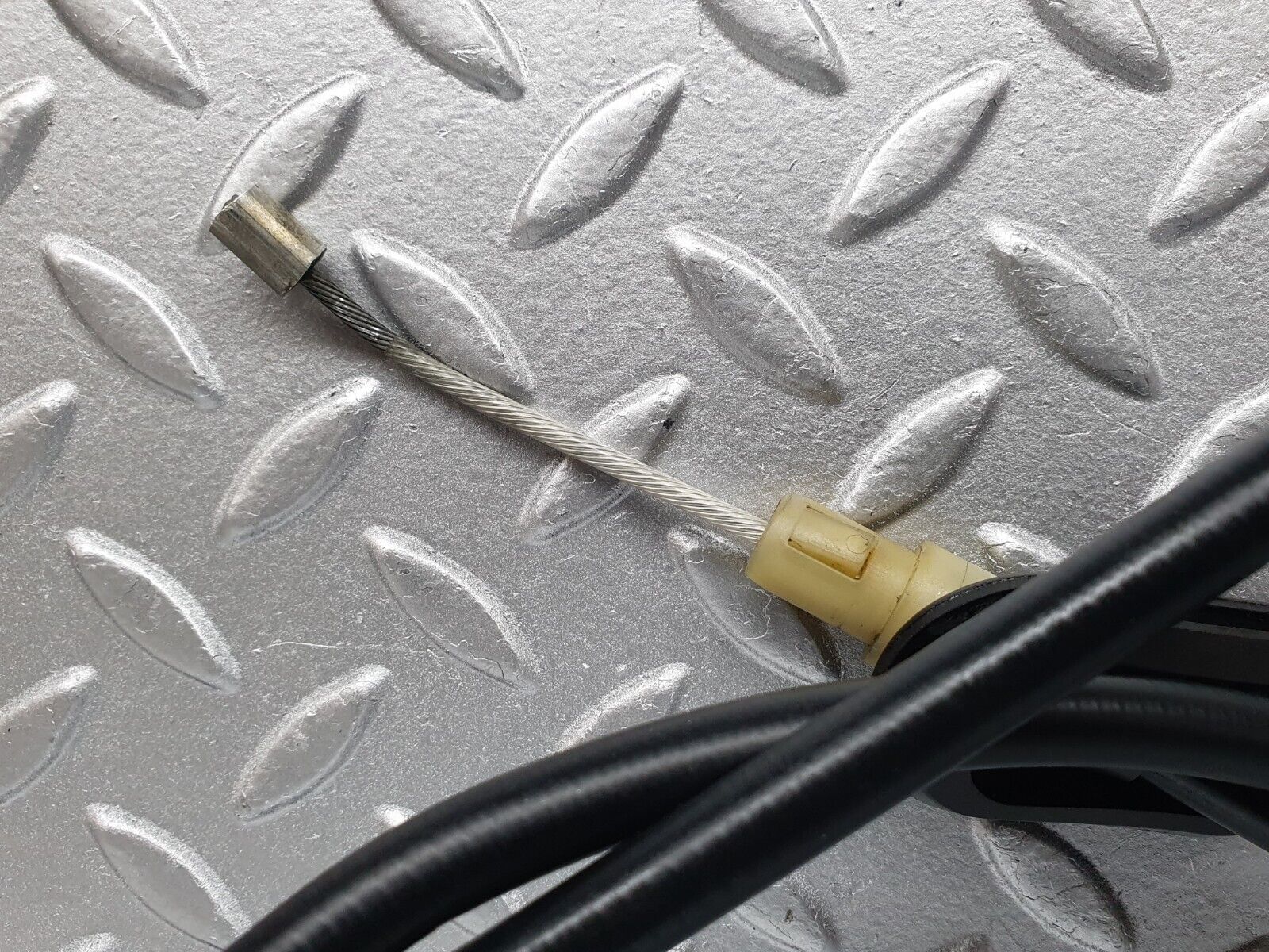 42093 Mercedes-Benz W202 C200 Parking Brake Cable 2024203085