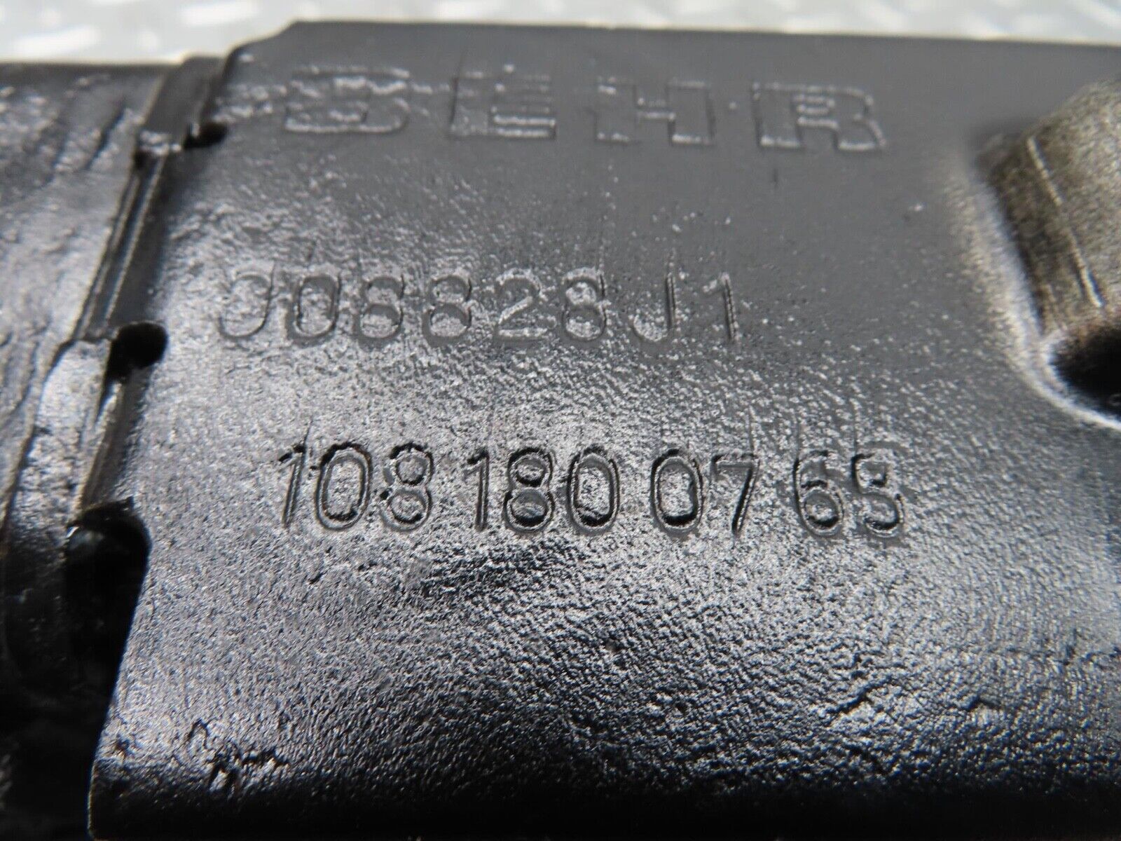 14497 Mercedes-Benz W116 350SE Oil Cooler Behr 1081800765