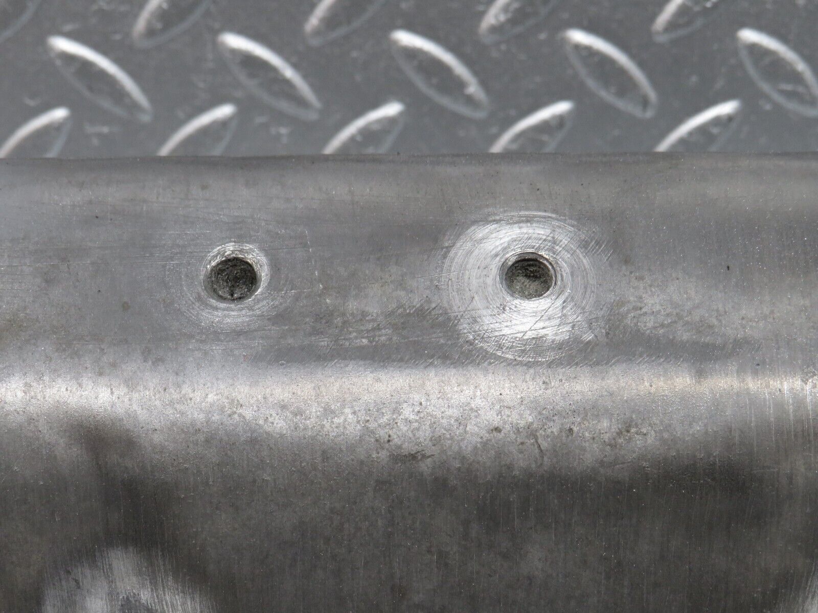 32770 Mercedes-Benz C107 R107 350 V8 Cylinder Head Valve Cover Left 1160161805