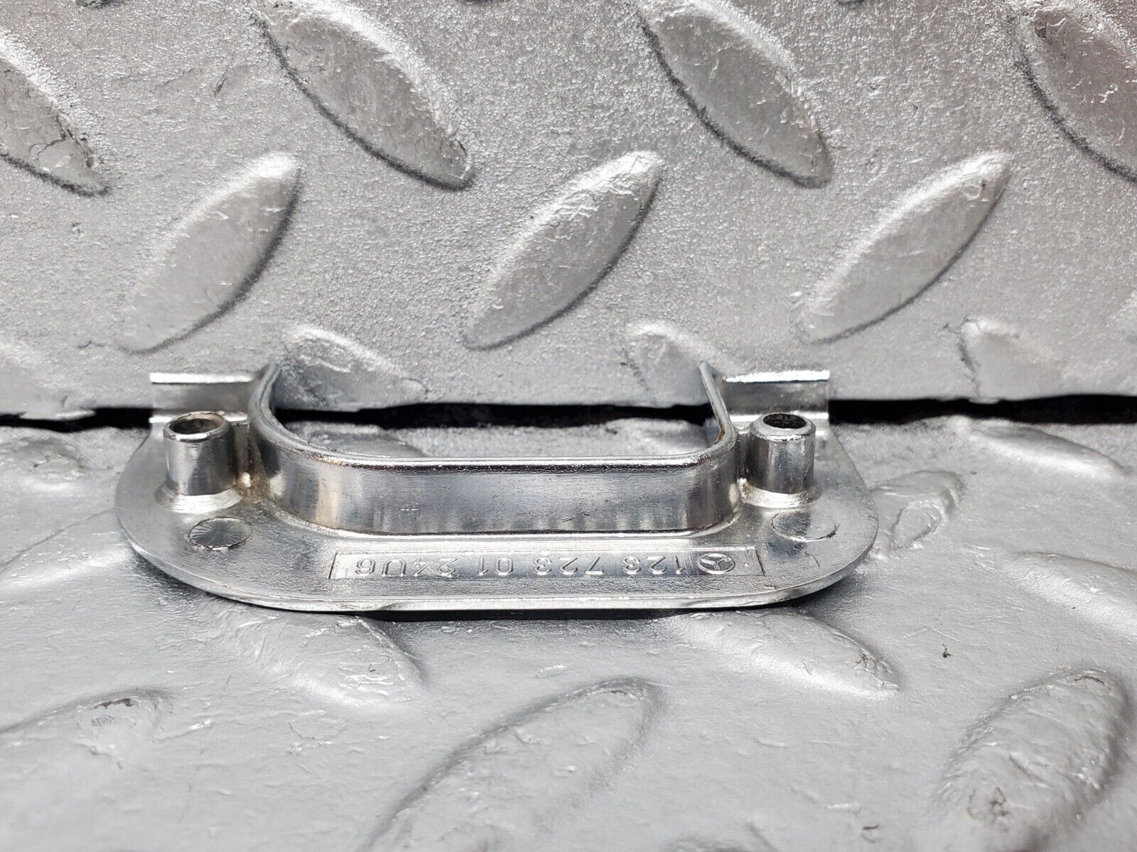 45557 Mercedes-Benz W126 420SE Interior Chrome Door Latch Trim Left 1237230124