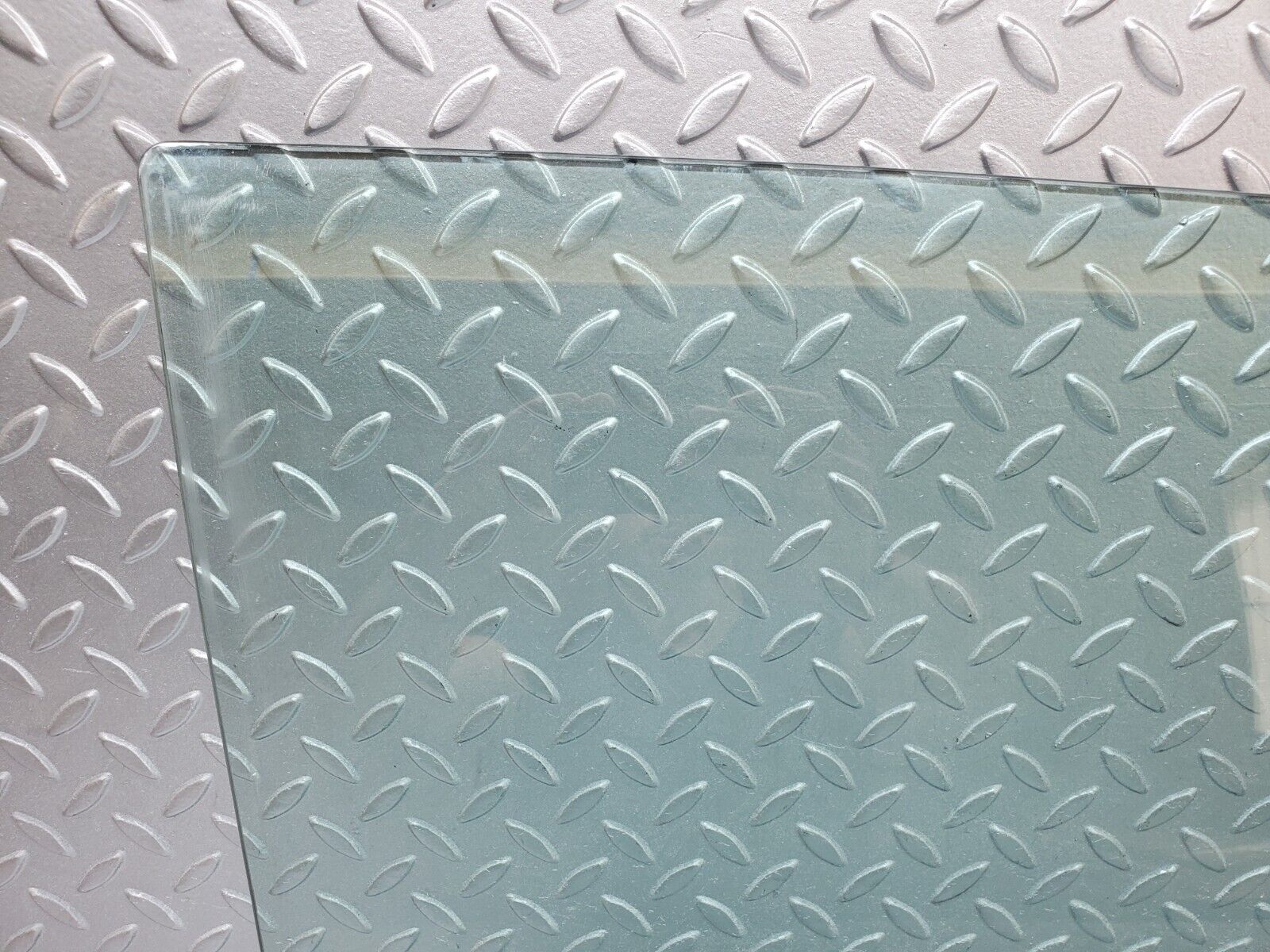 45800 Mercedes-Benz W126 420SE Front Right Door Window Glass