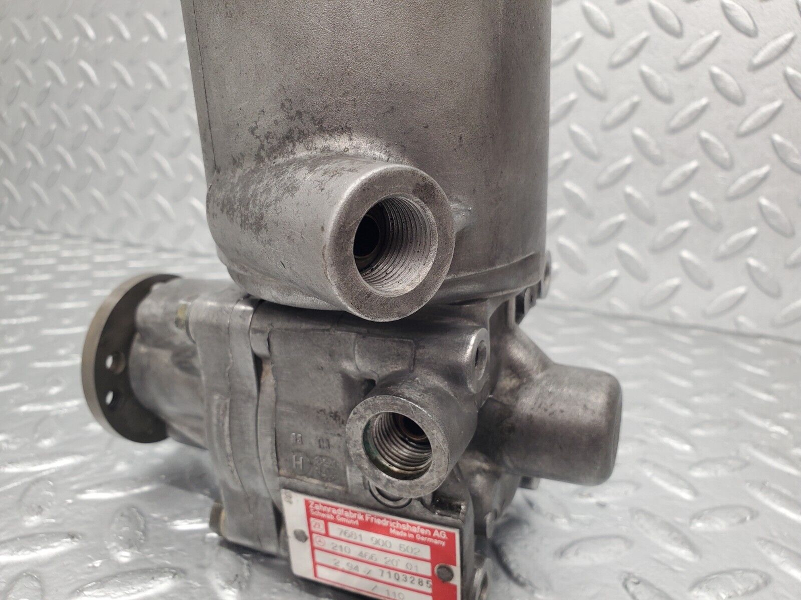 46157 Mercedes-Benz W124 280E Power Steering Pump 2104662001