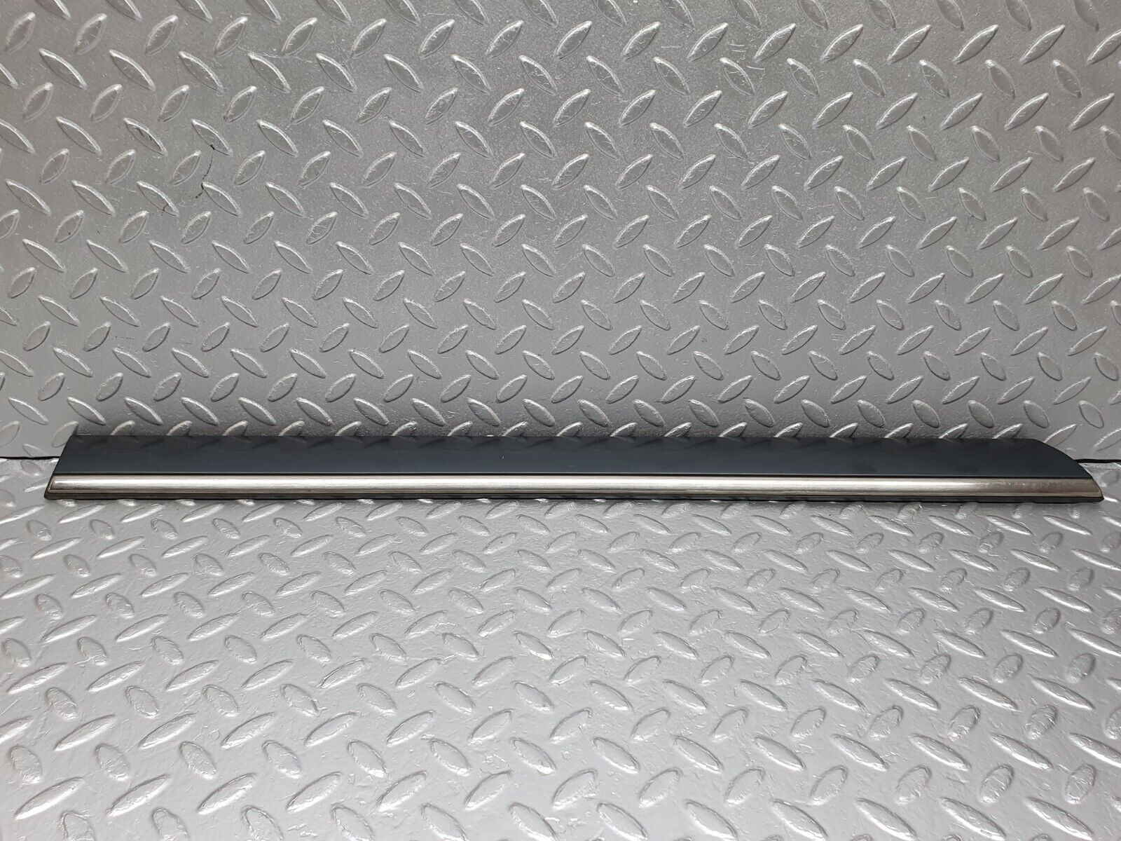 41806 Mercedes-Benz W202 C200 Rear Right Door Centre Moulding Trim 2026909862