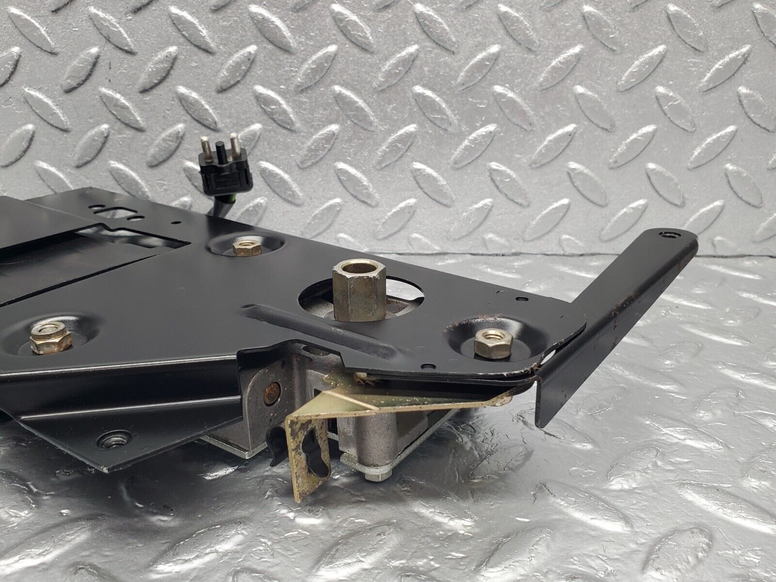 46469 Mercedes-Benz C123 280CE Coupe Sunroof Motor With Bracket 0008202807