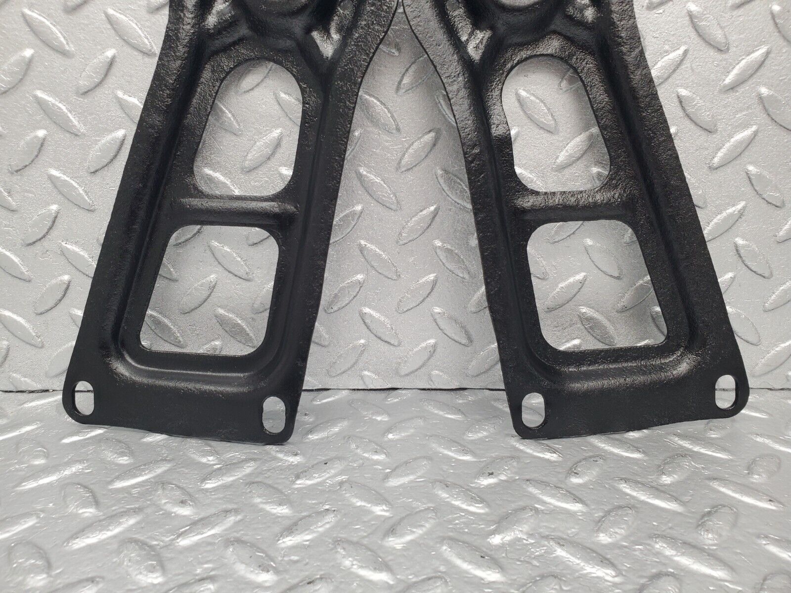 46567 Mercedes-Benz C123 280CE Coupe Rear Suspension Axle Mounting Bracket