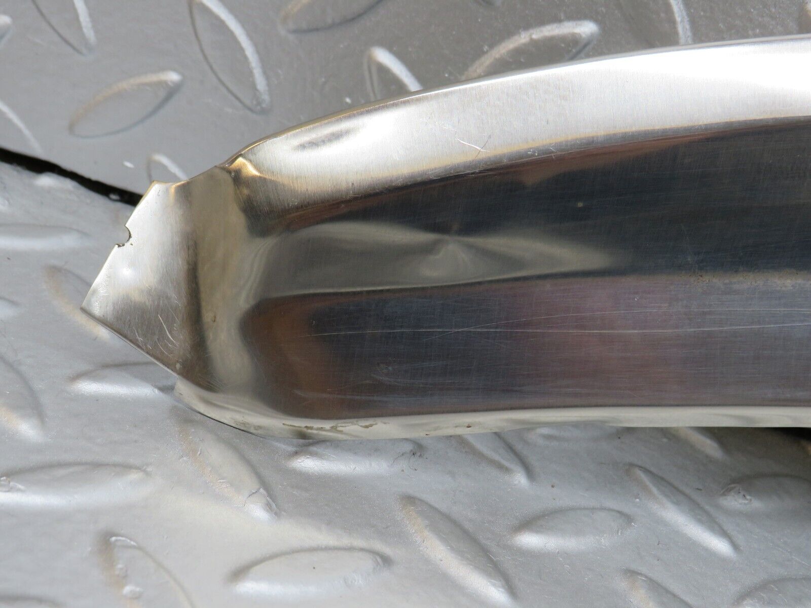 35625 Mercedes-Benz R107 280SL Windscreen Top Chrome Trim