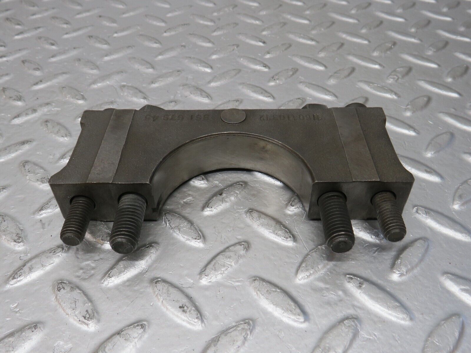 32868 Mercedes-Benz C107 R107 350 V8 Crankshaft Bearing Block 1160110312