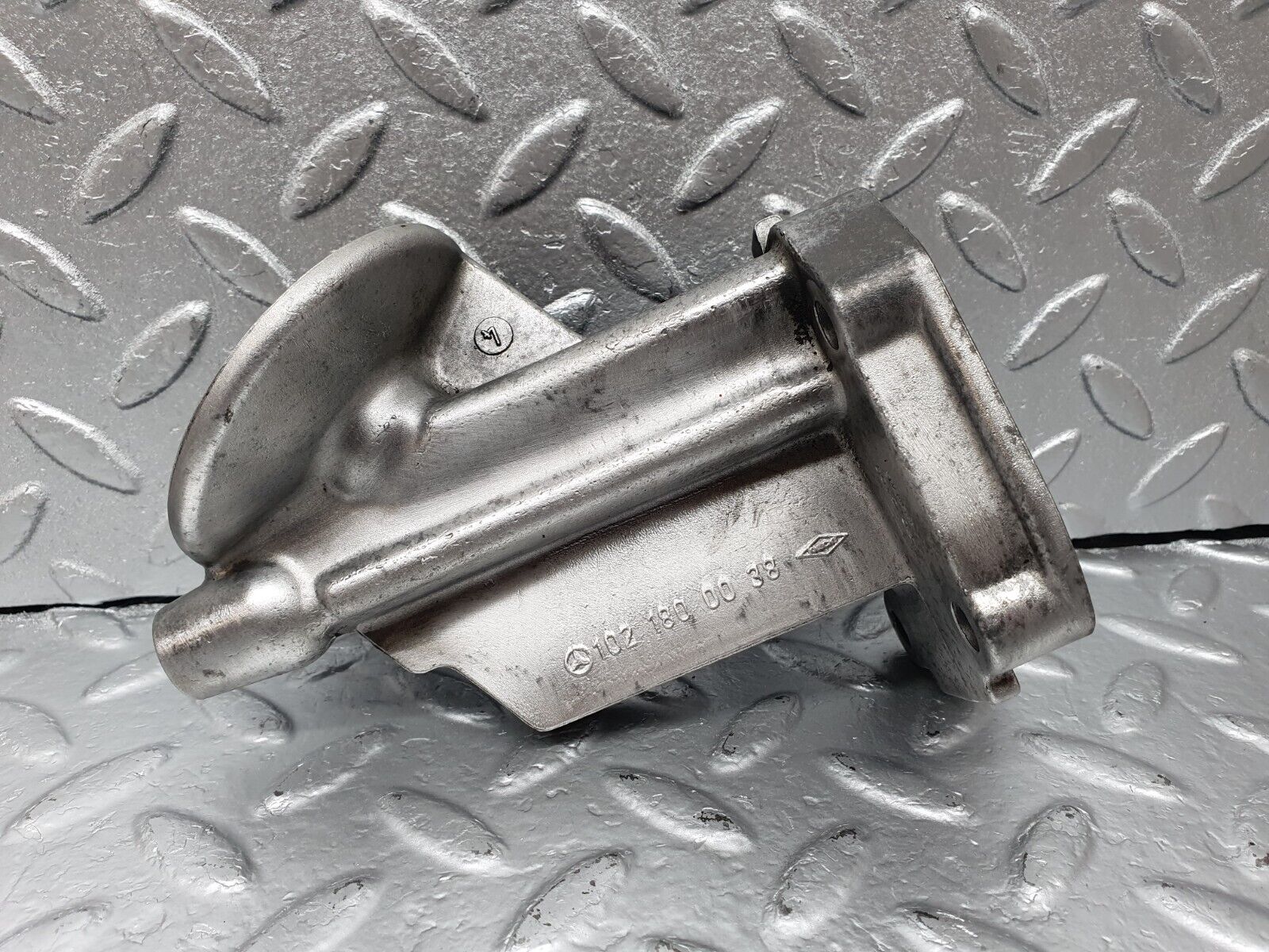 42914 Mercedes-Benz W201 190 2.0L Oil Filter Housing 1021800038