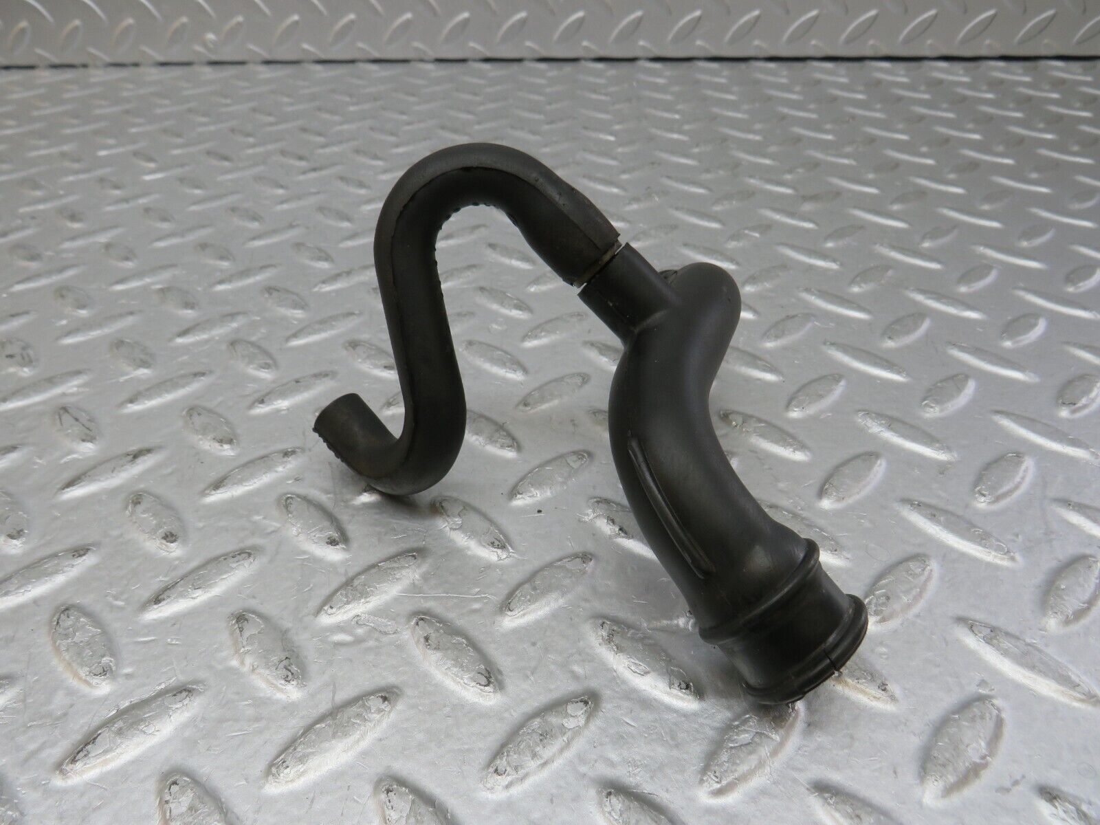 35420 Mercedes-Benz R107 280SL Air Intake Pipe 1100943882 1100944882