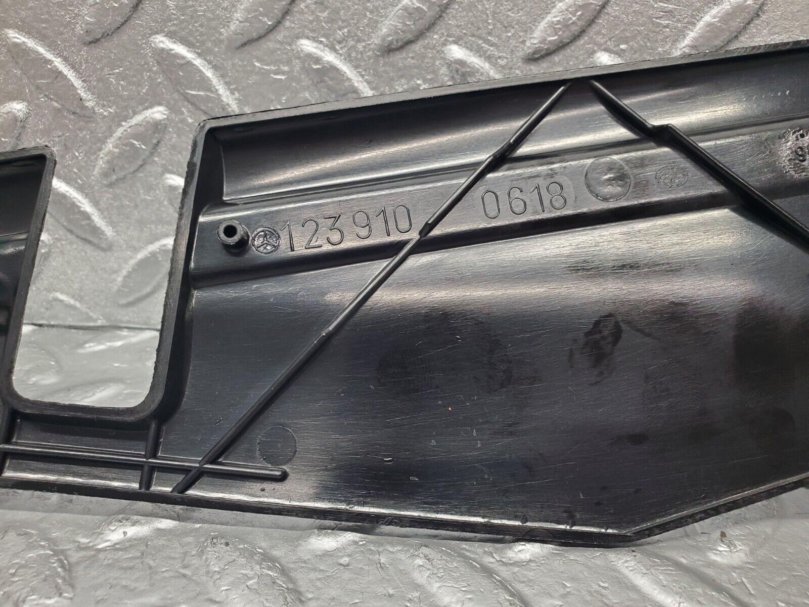 46619 Mercedes-Benz C123 280CE Coupe Front Right Seat Cover Trim Black 1239100618