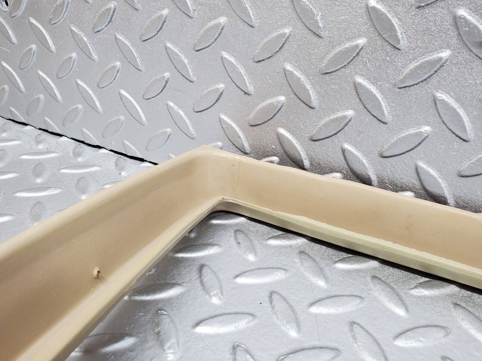 45860 Mercedes-Benz W126 420SE Front Right Door Window Frame Cover 1267250471