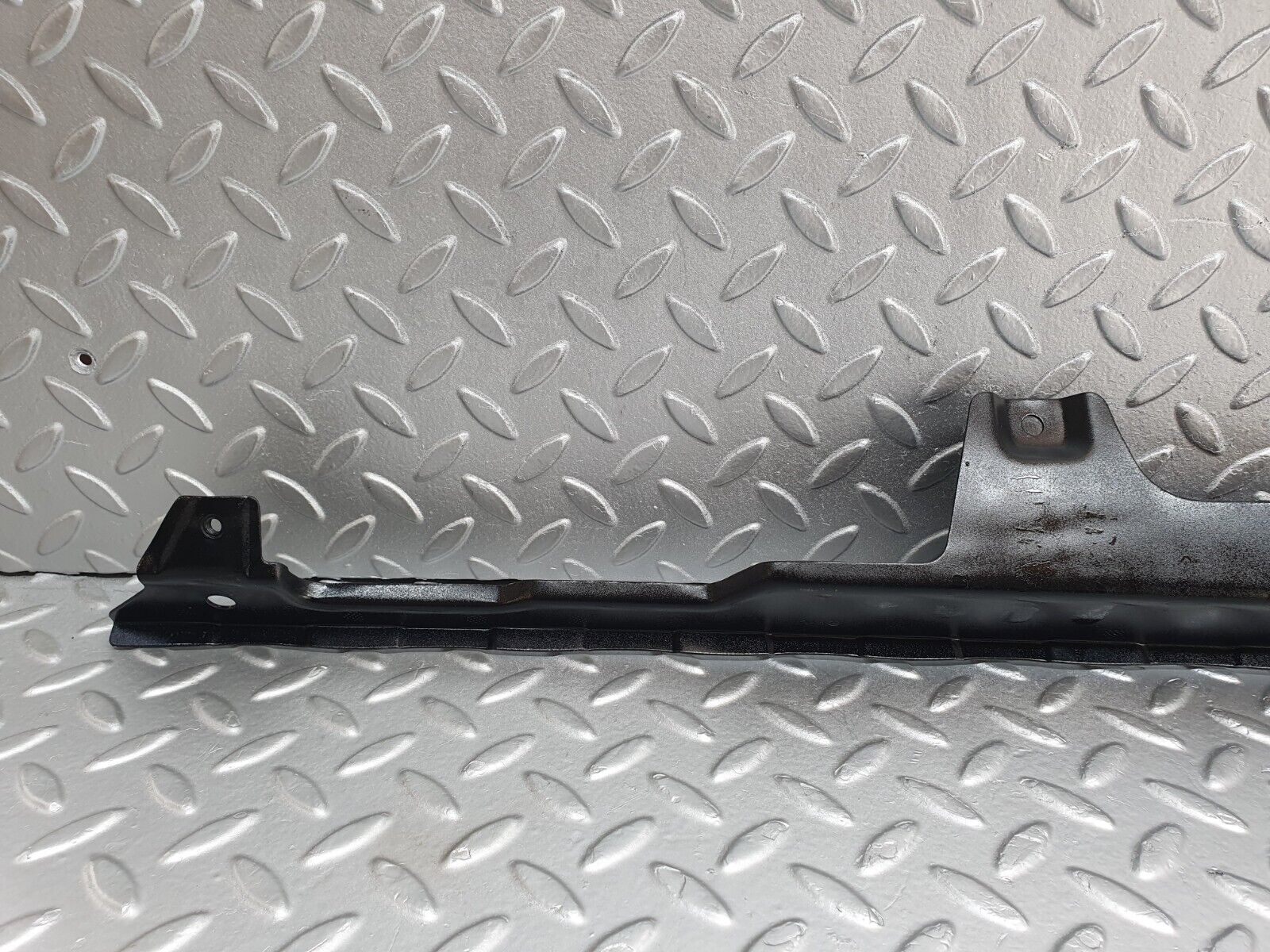 43718 Mercedes-Benz C126 380SEC Coupe Rear Window Channel Support Bracket Left Side