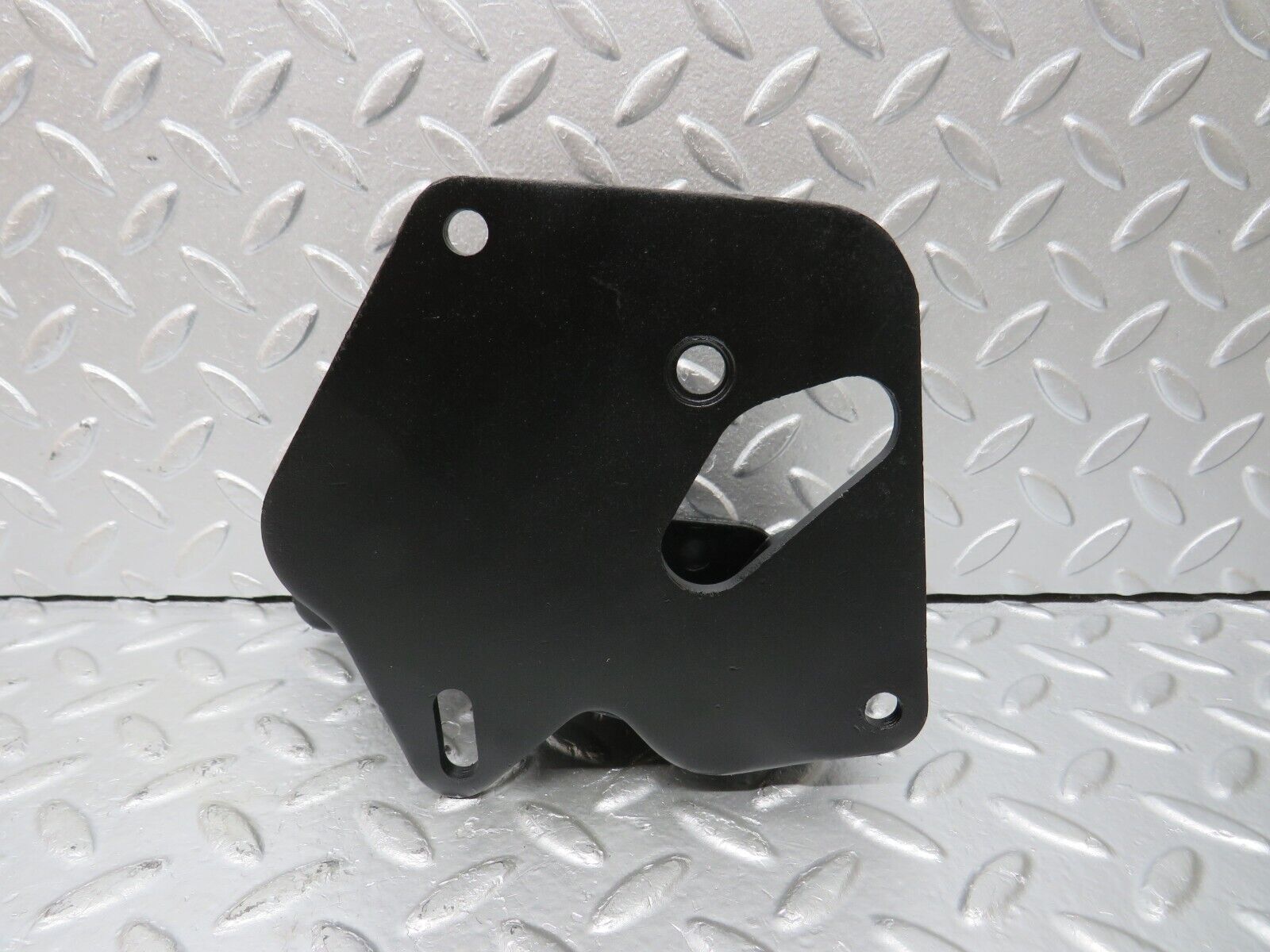 33086 Mercedes-Benz C107 R107 350 V8 Power Steering Pump Bracket