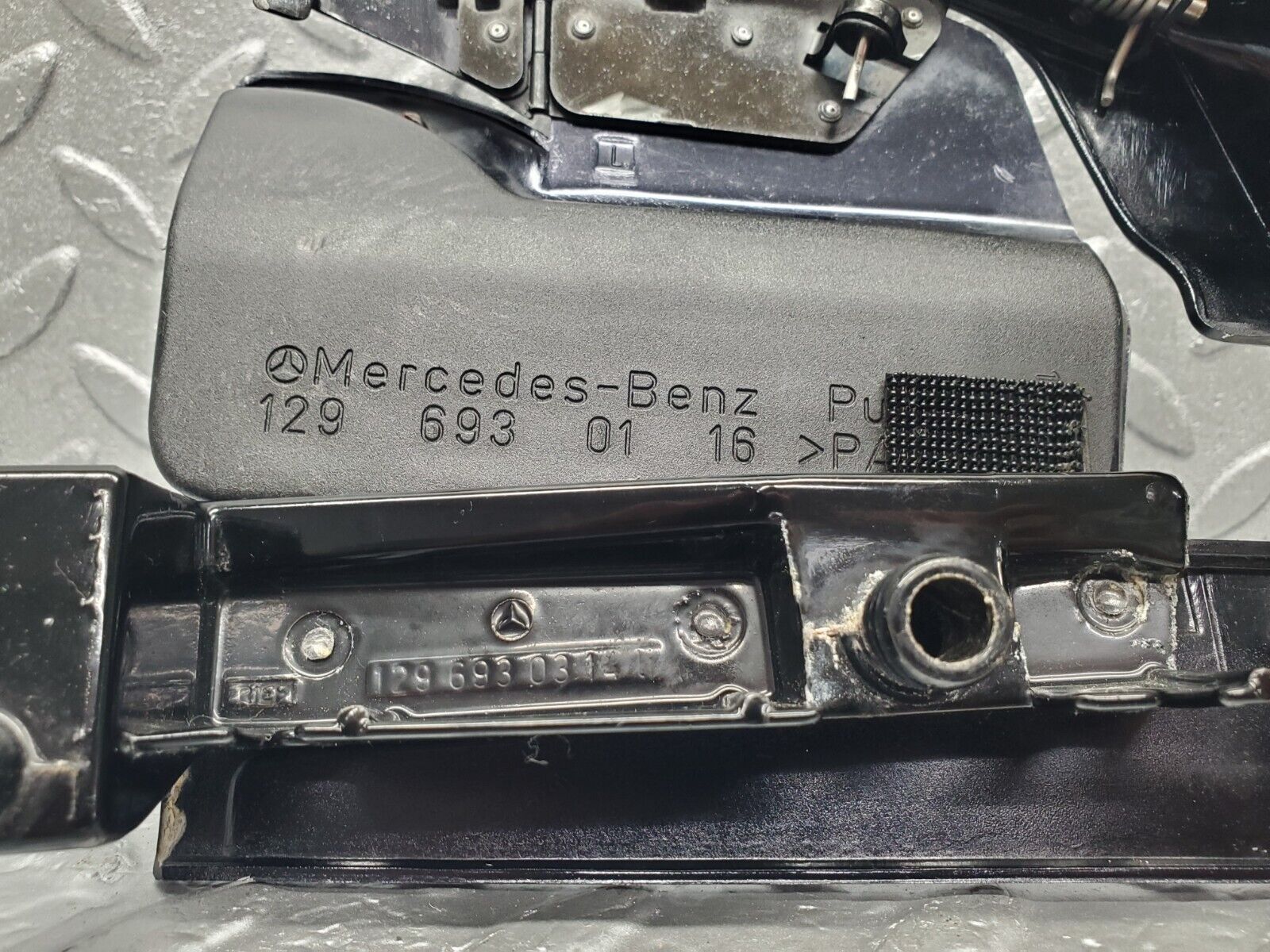 46875 Mercedes-Benz R129 320SL Coupe Roof Flap Cover Trim Left 1296930116 1296930314