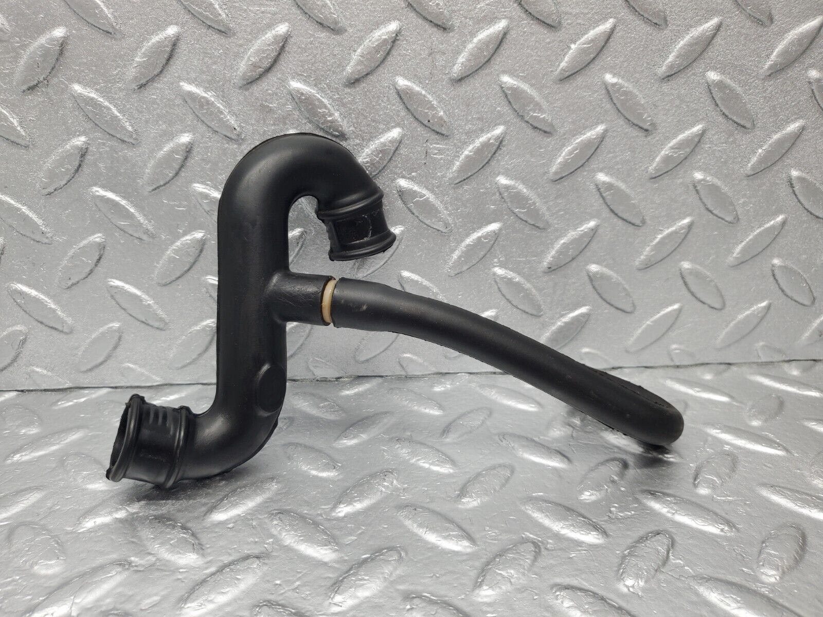 46703 Mercedes-Benz C123 280CE Coupe Air Intake Pipe 1100944982 1100943982