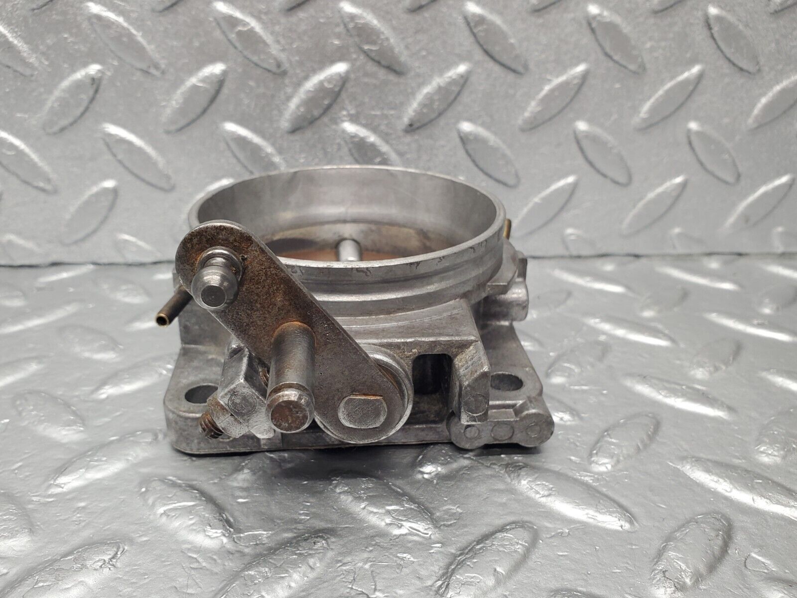 46717 Mercedes-Benz W123 280E Throttle Body Valve