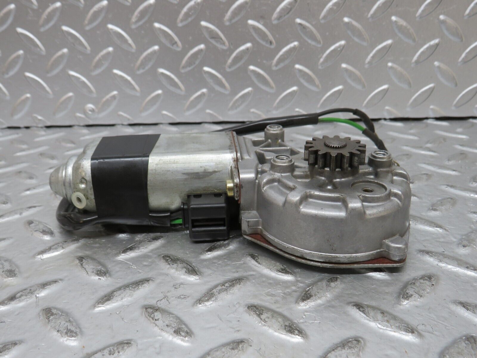 27416 Mercedes-Benz W123 280E Front Left Window Regulator Motor 0130821018