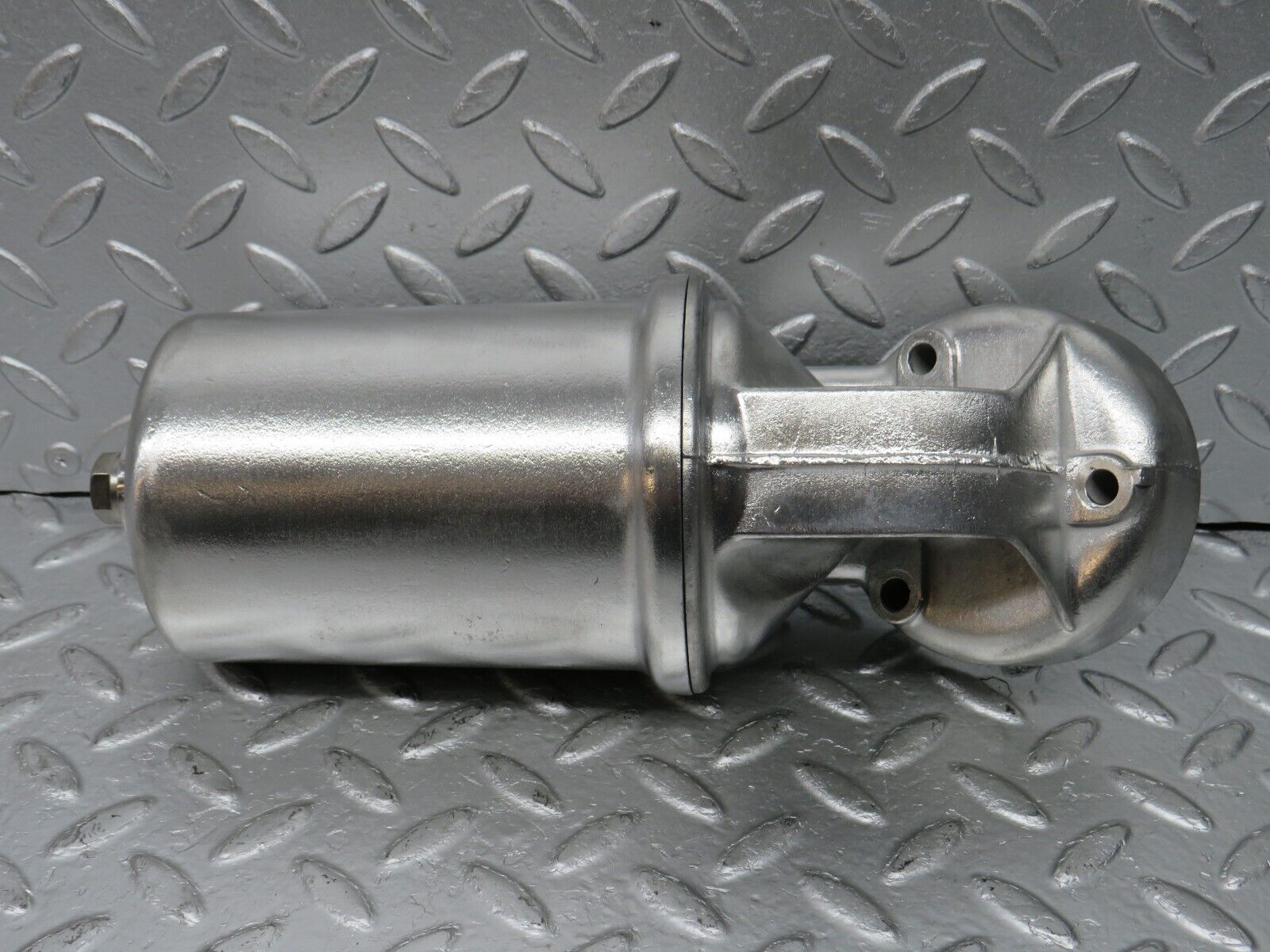 33078 Mercedes-Benz C107 R107 350 V8 Oil Filter Housing 1161840309