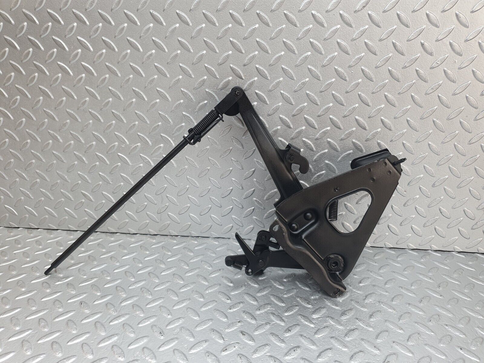 43827 Mercedes-Benz C126 380SEC Coupe Handbrake Regulator