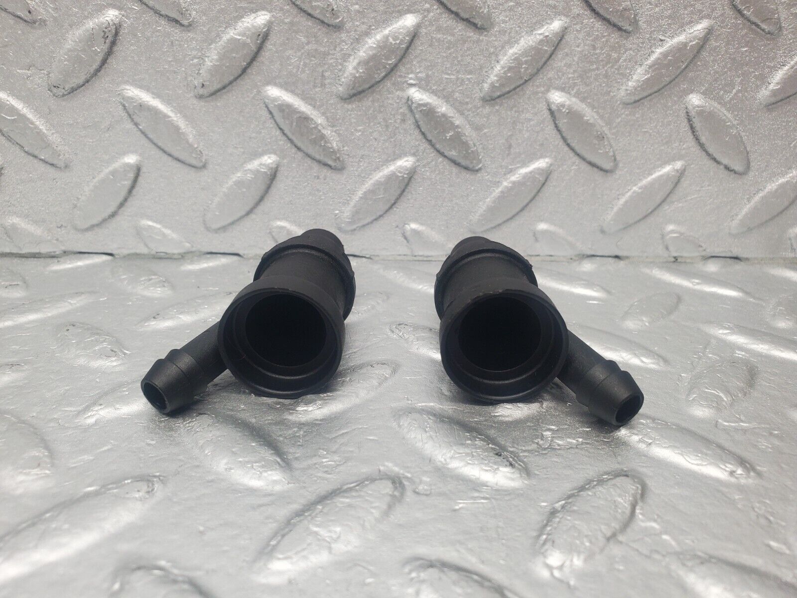 46040 Mercedes-Benz W126 420SE Fuel Injector Holder 2X