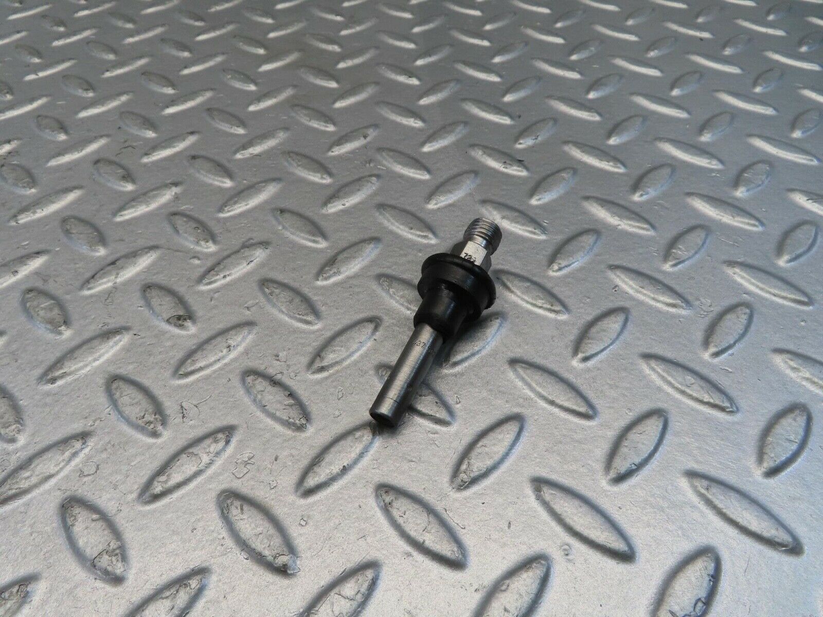 11040 Mercedes-Benz R107 W116 Fuel Injector Bosch 0437502010