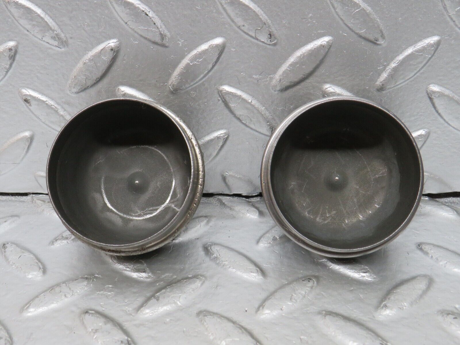 33016 Mercedes-Benz C107 R107 350 V8 Wheel Hub Locking Cap