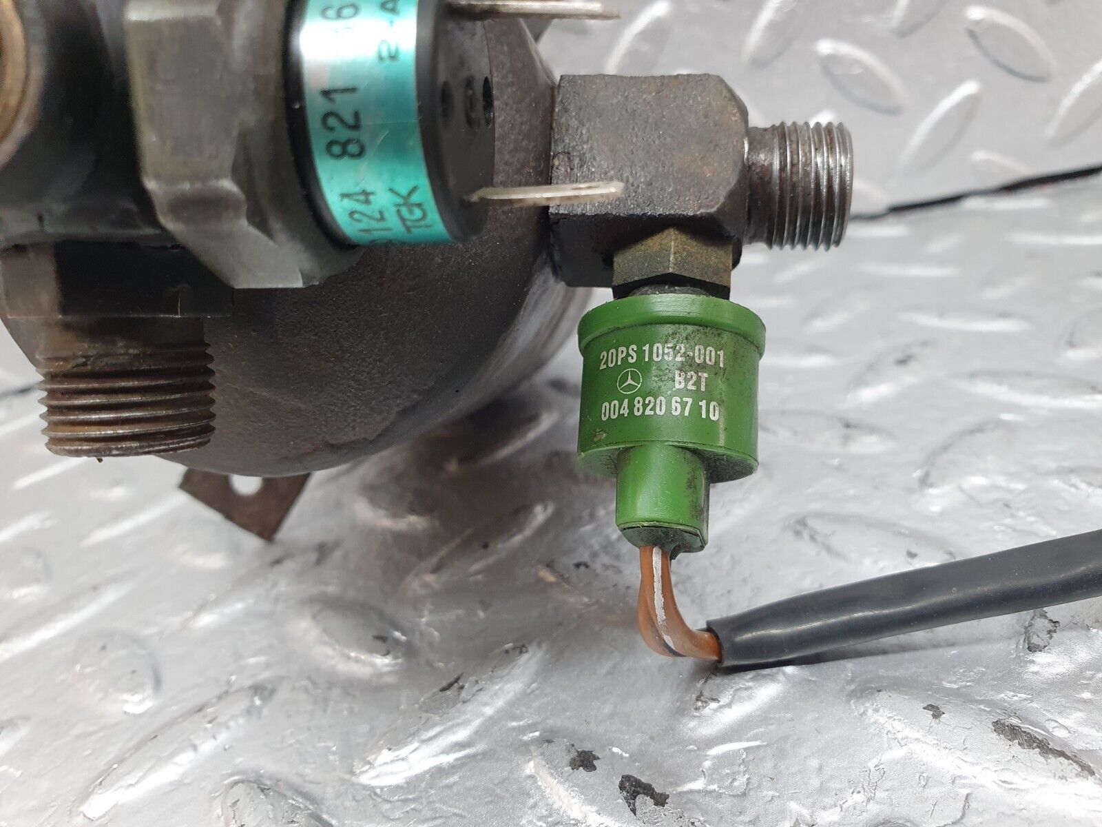 42501 Mercedes-Benz R129 320SL Coupe Air Conditioning Air Dryer 1248213651 0048206710