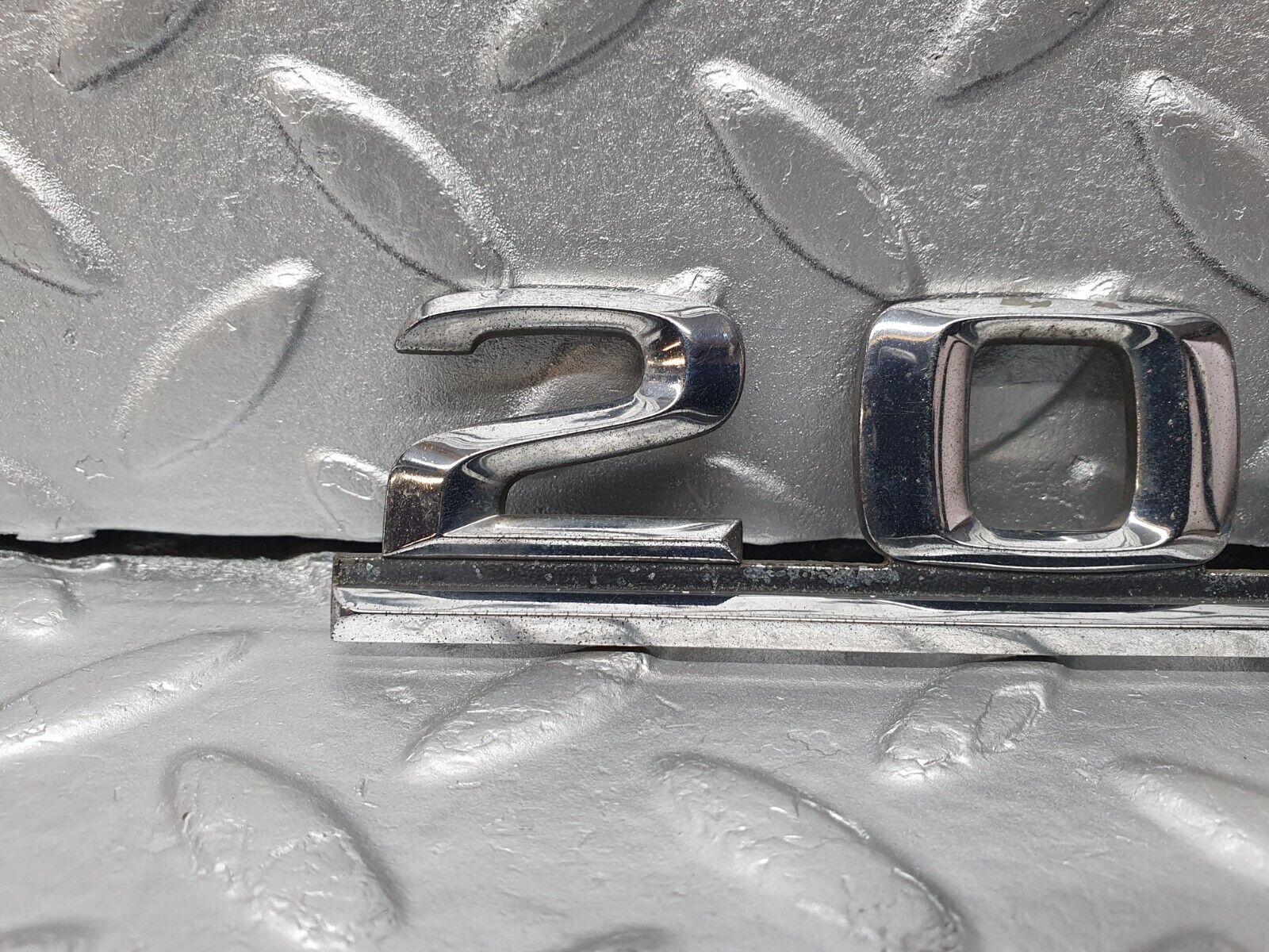 41699 Mercedes-Benz W124 200E Trunk Badge Emblem
