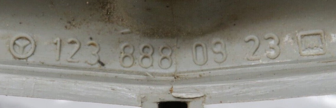 31899 Mercedes-Benz W123 Bonnet Grill Chrome 1238880923