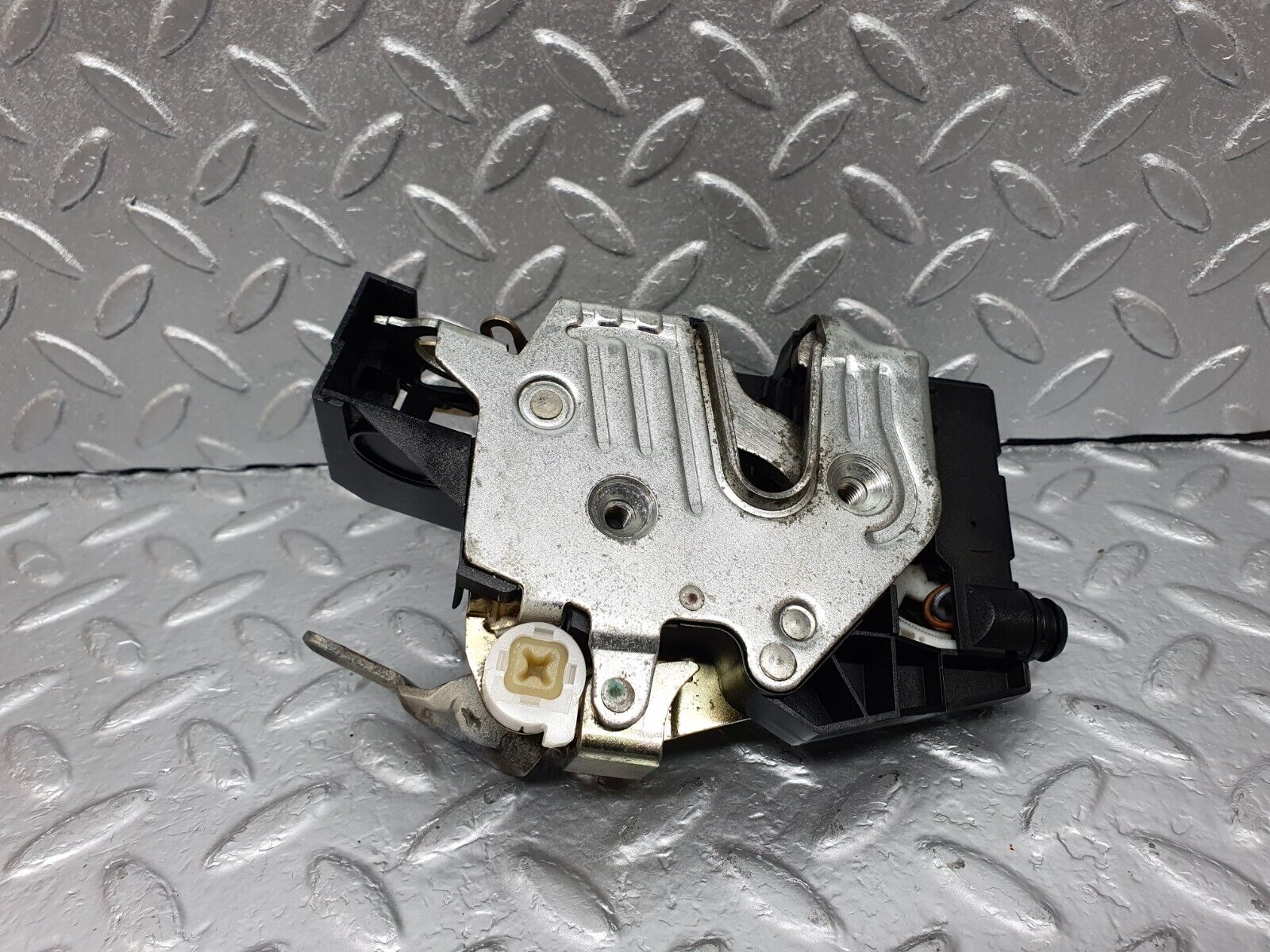 42220 Mercedes-Benz R129 320SL Coupe Left Door Lock Mechanism