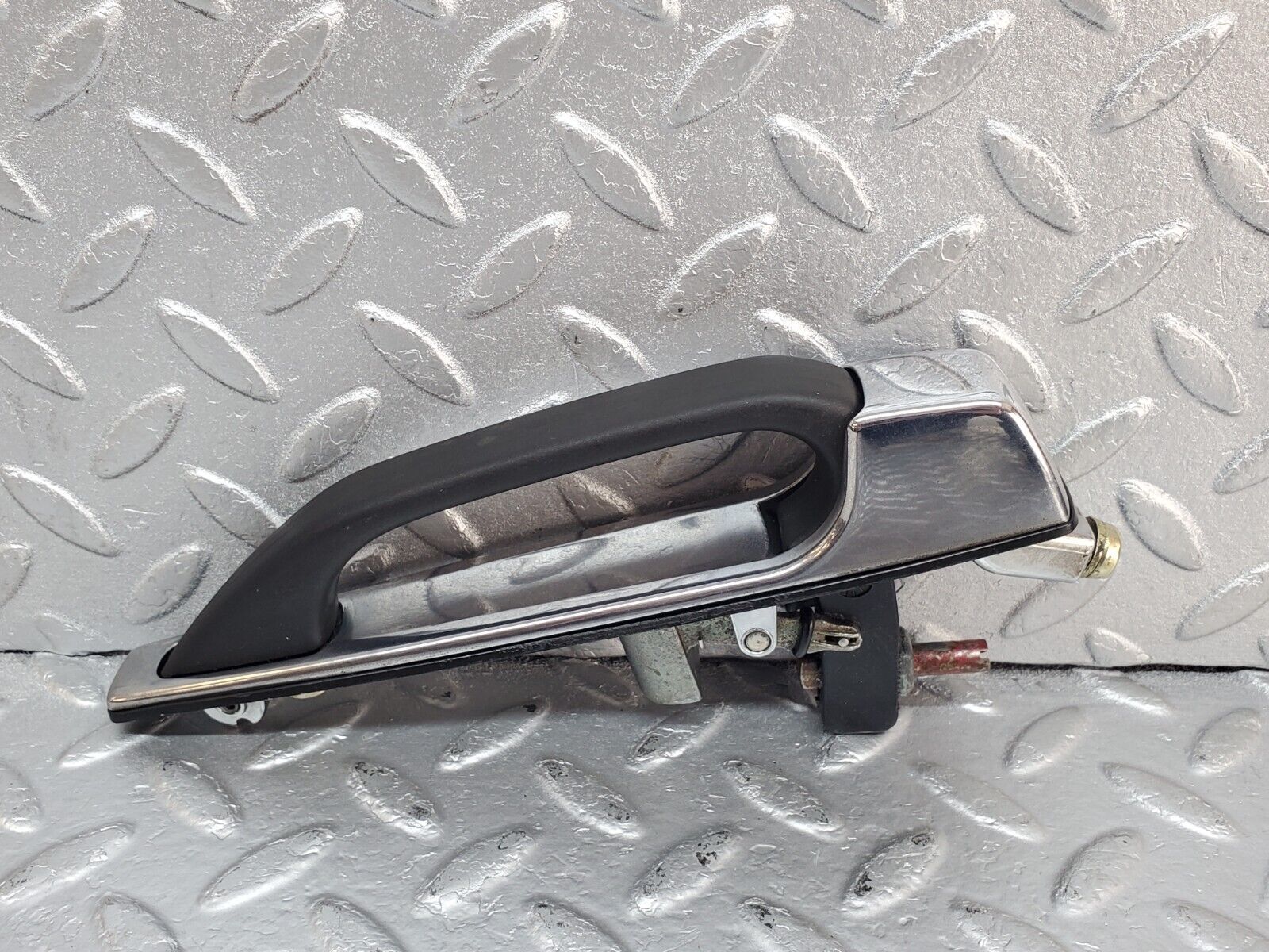 44393 Mercedes-Benz W123 280E Rear Right Exterior Door Handle 1237600359 1237660005