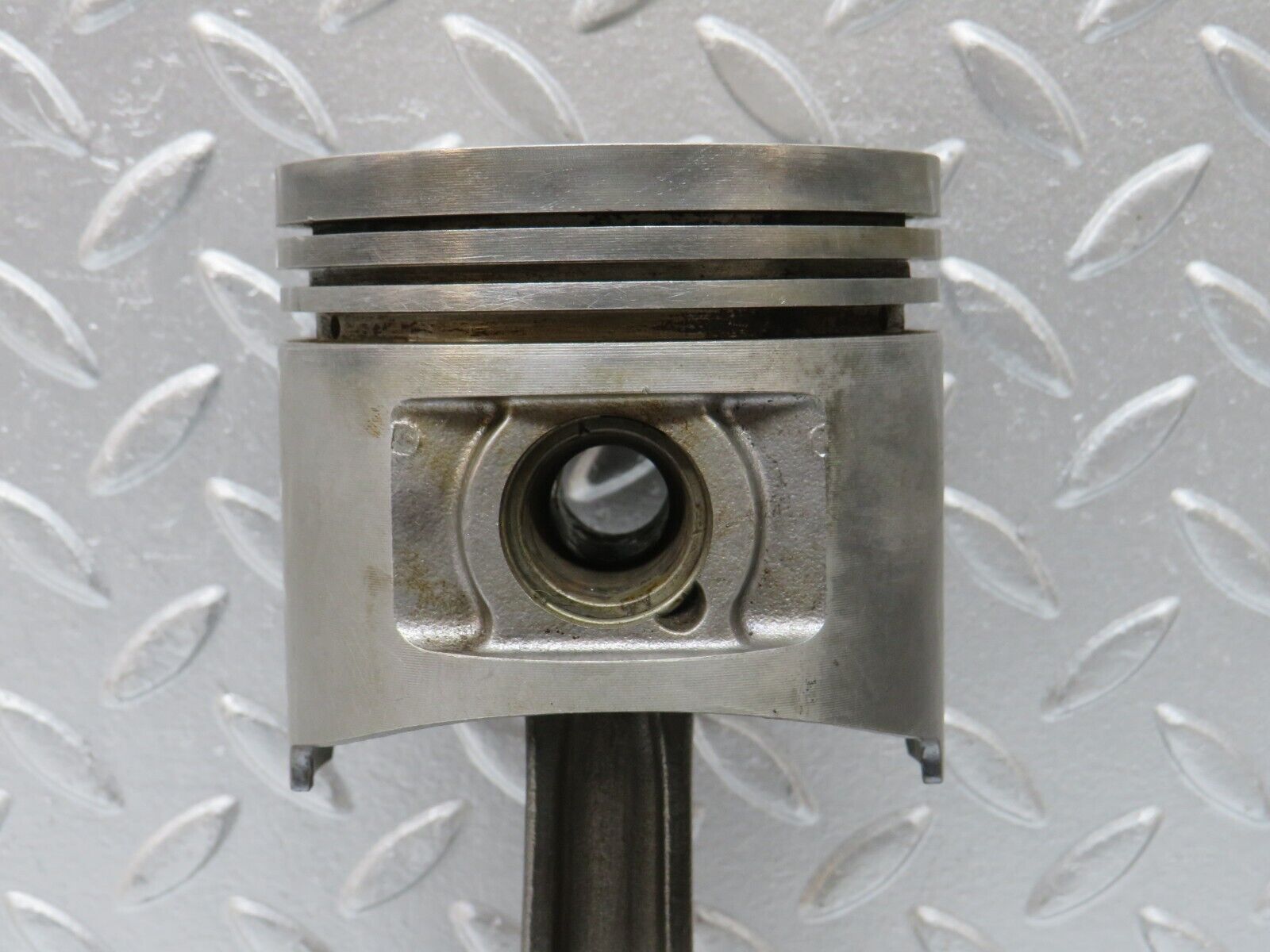 32989 Mercedes-Benz C107 R107 350 V8 Piston With Connecting Rod 92mm 11607