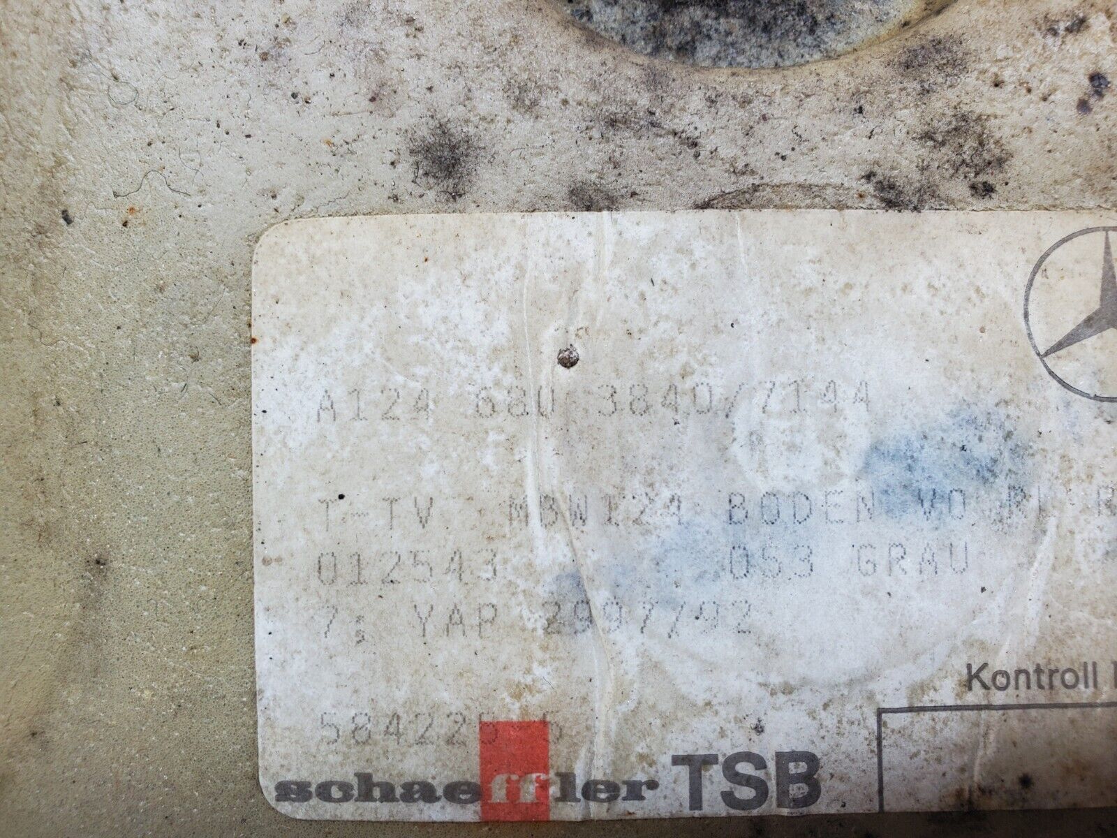 44739 Mercedes-Benz W124 220E Front Right Floor Carpet Grey 1246803840