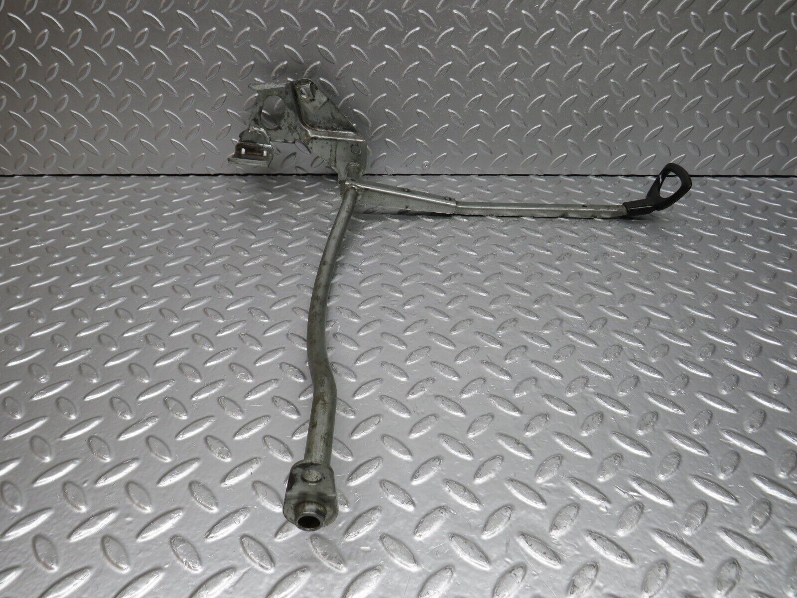 33203 Mercedes-Benz C107 R107 Front Right Seat Sliding Adjust Handle