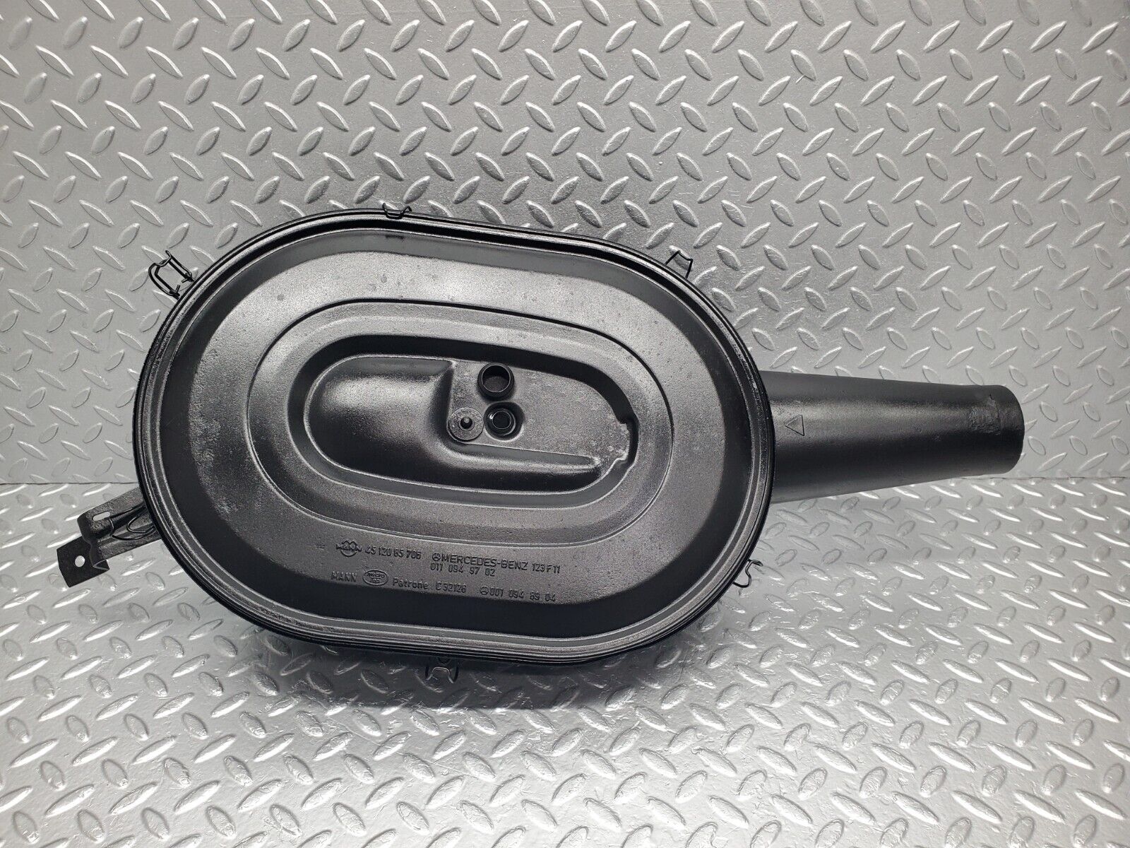 46364 Mercedes-Benz C123 280CE Coupe Air Filter Box Housing 0110949702 0010948904