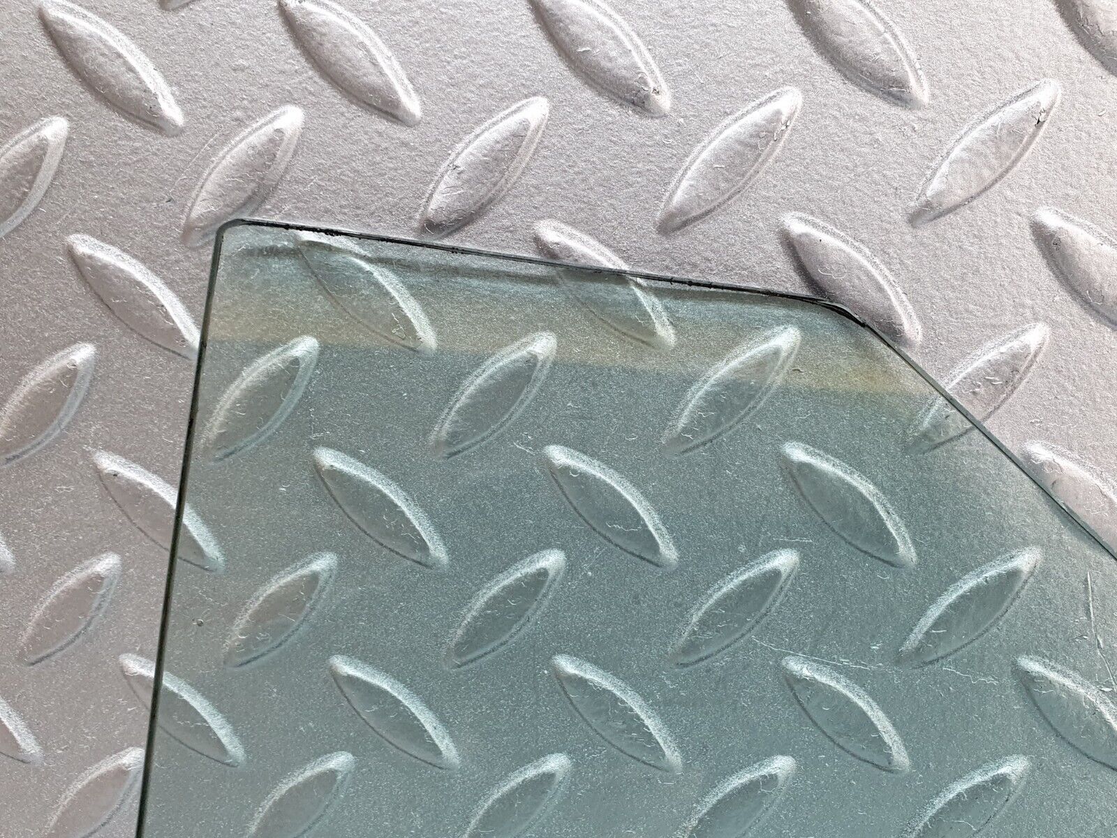 43060 Mercedes-Benz R107 Hardtop Quarter Window Glass Right Side