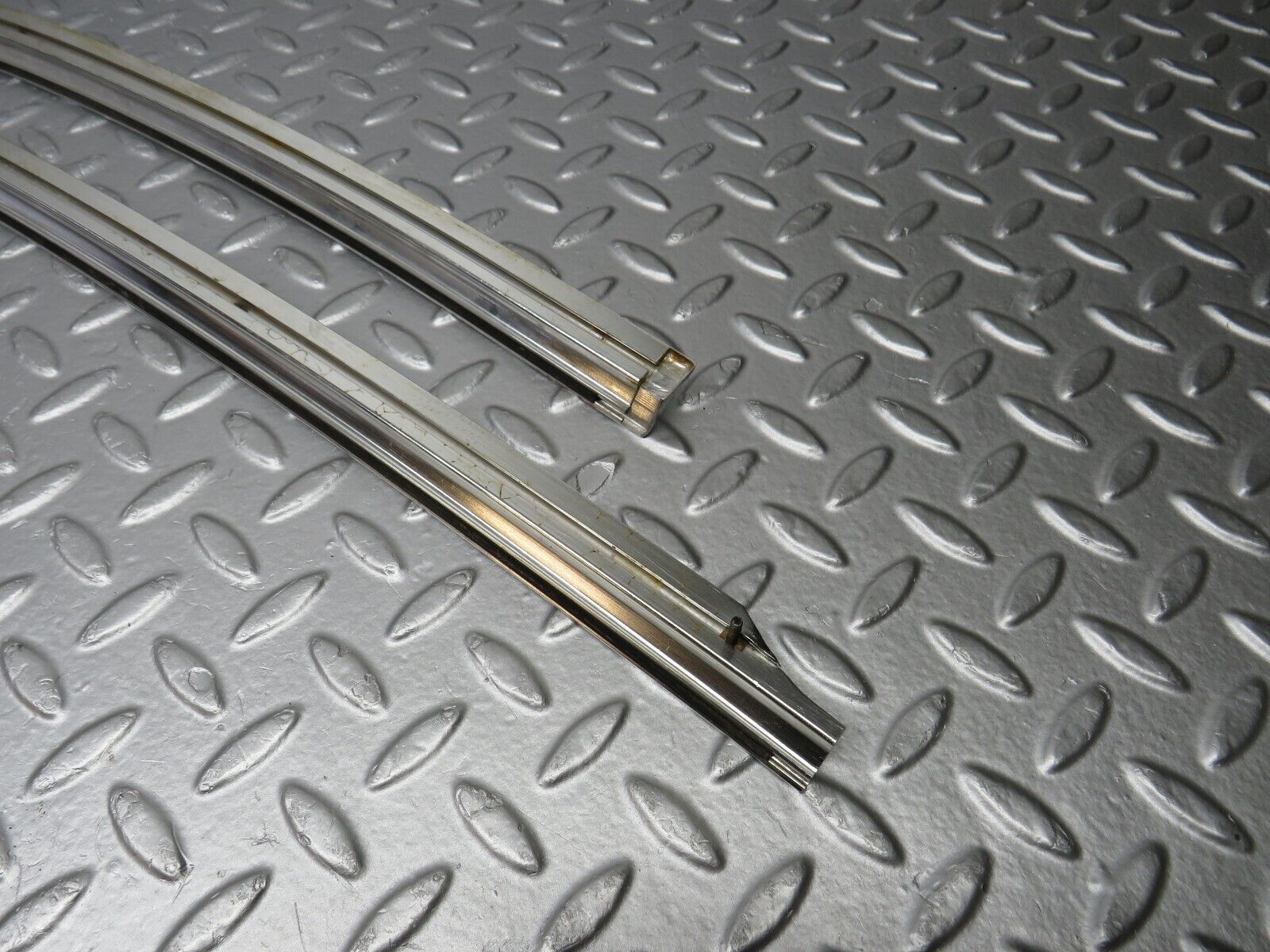 39864 Mercedes-Benz R107 350SL Soft Top Cover Chrome Trim