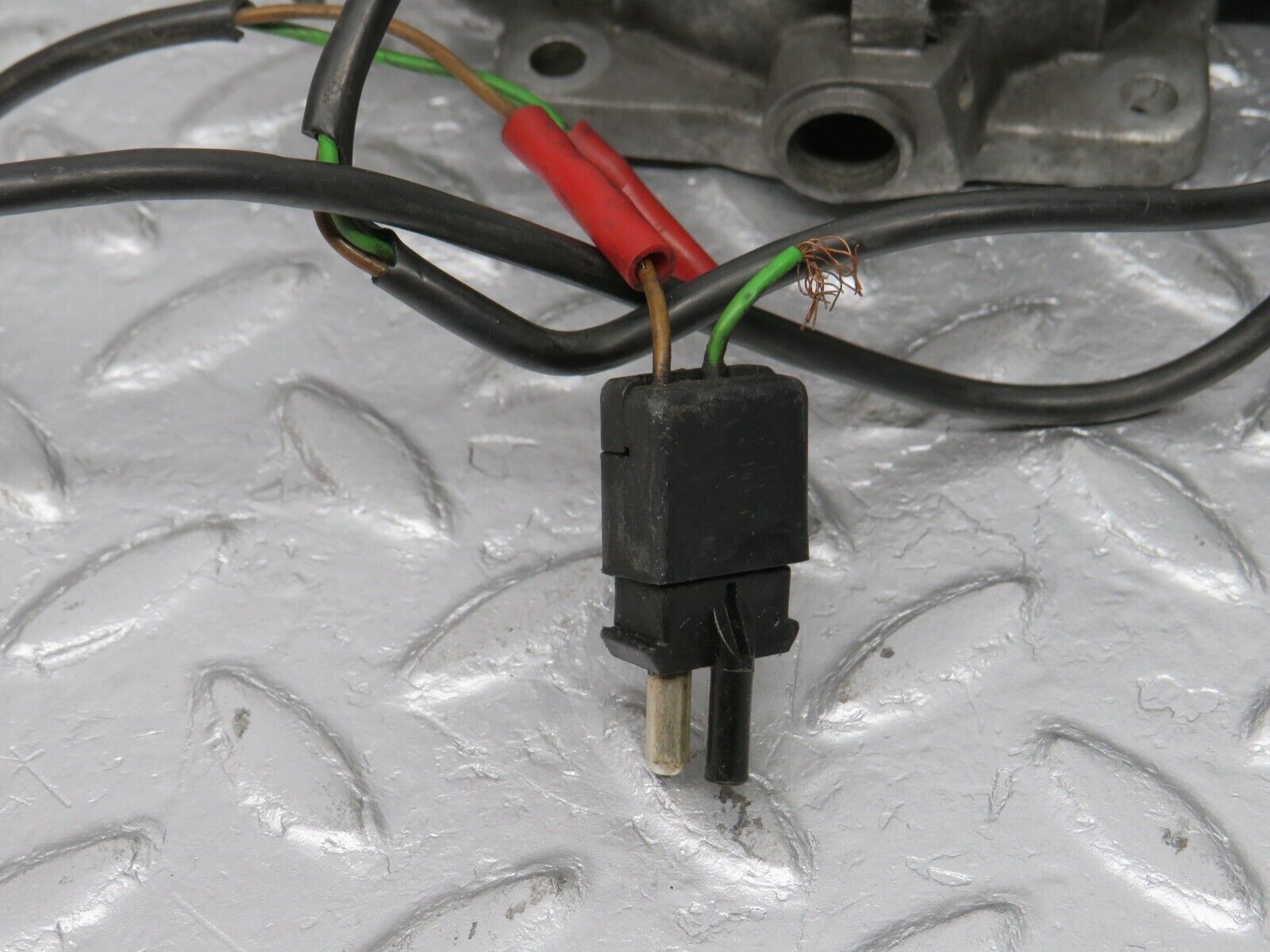 39293 Mercedes-Benz R107 500SL Throttle Body Valve With Sensor 0011406153