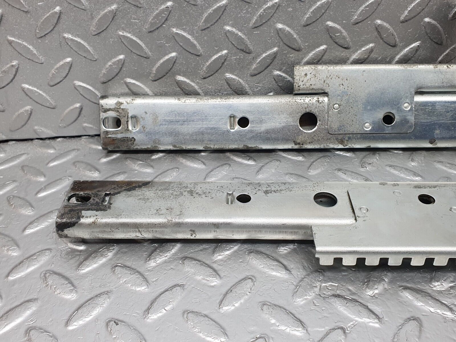 44180 Mercedes-Benz C123 230CE Coupe Front Right Seat Rail Pair