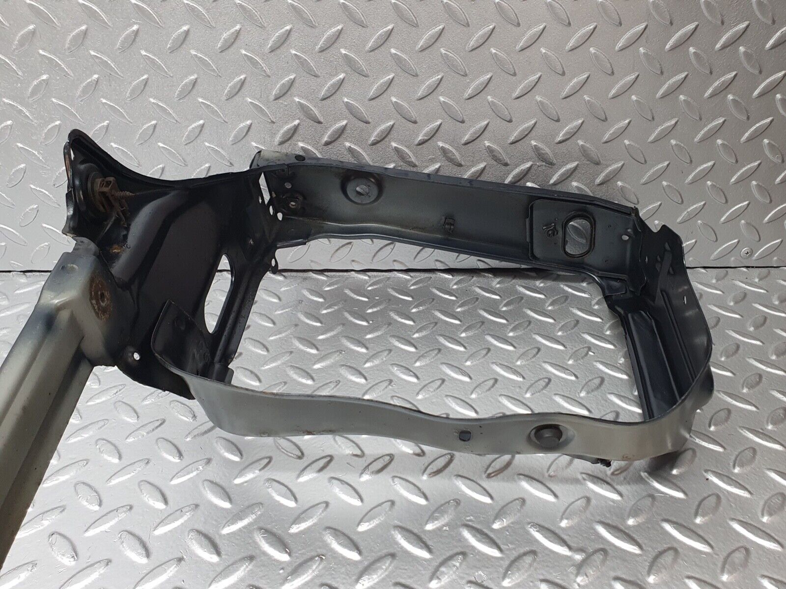 42000 Mercedes-Benz W202 C200 Front Mask Lock Carrier Panel 2028175120