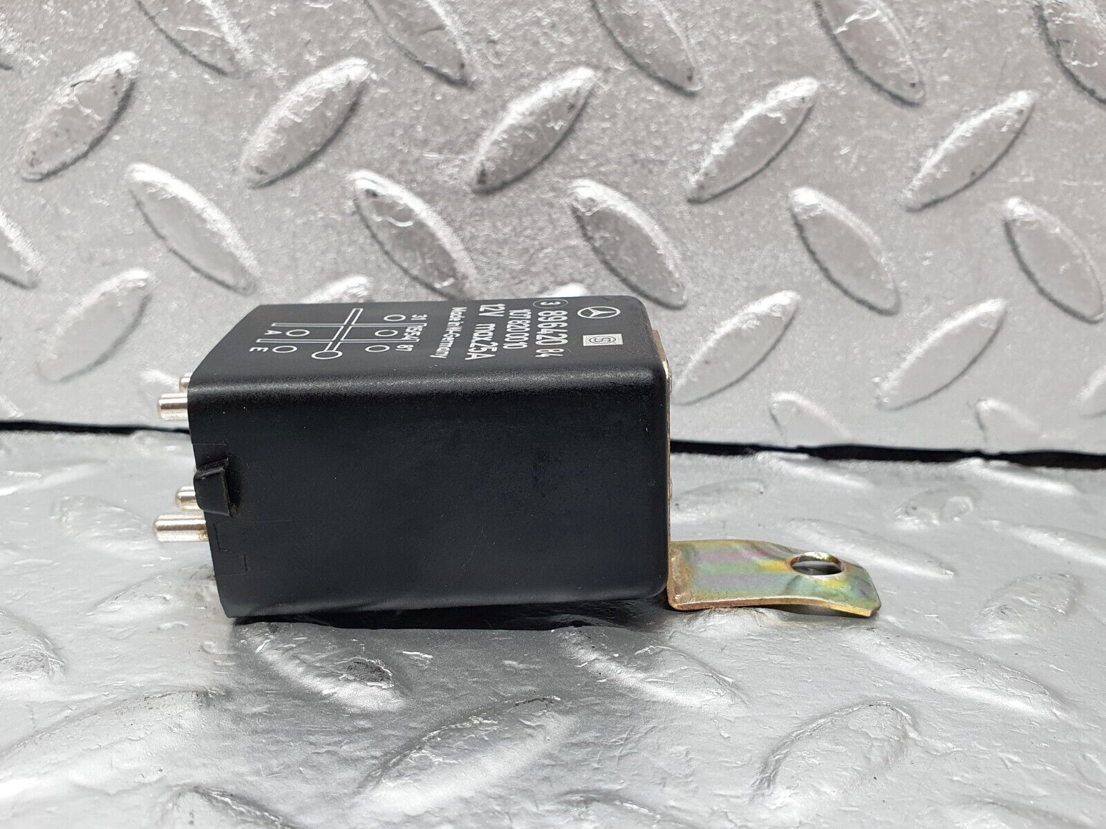 44073 Mercedes-Benz C123 230CE Coupe Rear Heated Window Relay 1078200010