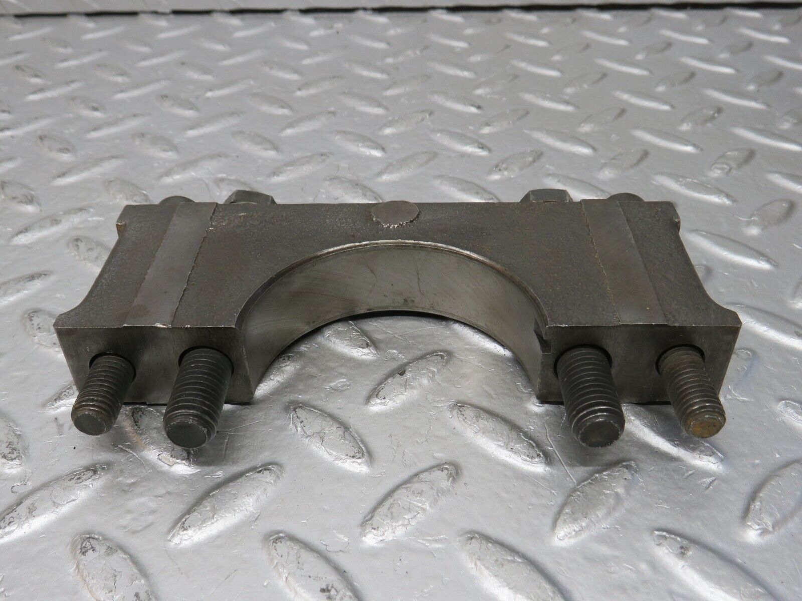 32866 Mercedes-Benz C107 R107 350 V8 Crankshaft Bearing Block 1160110312