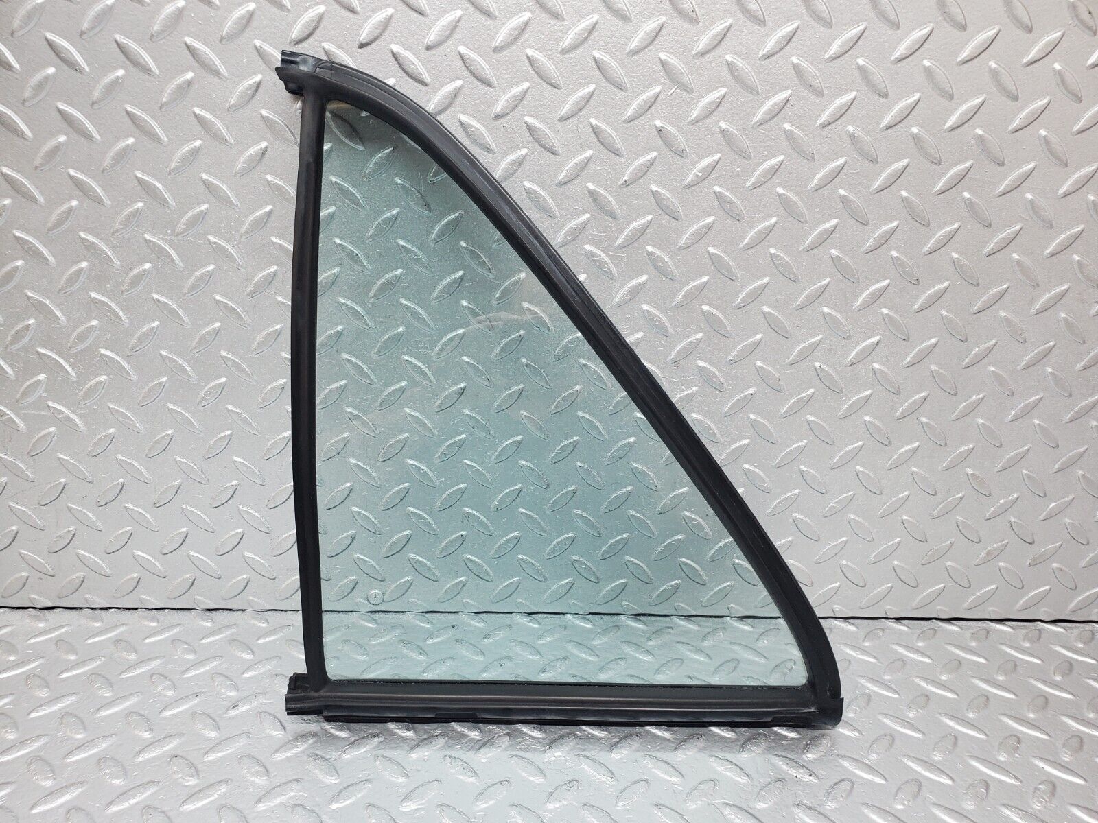 44370 Mercedes-Benz W123 280E Rear Left Quarter Window Glass 1237350124