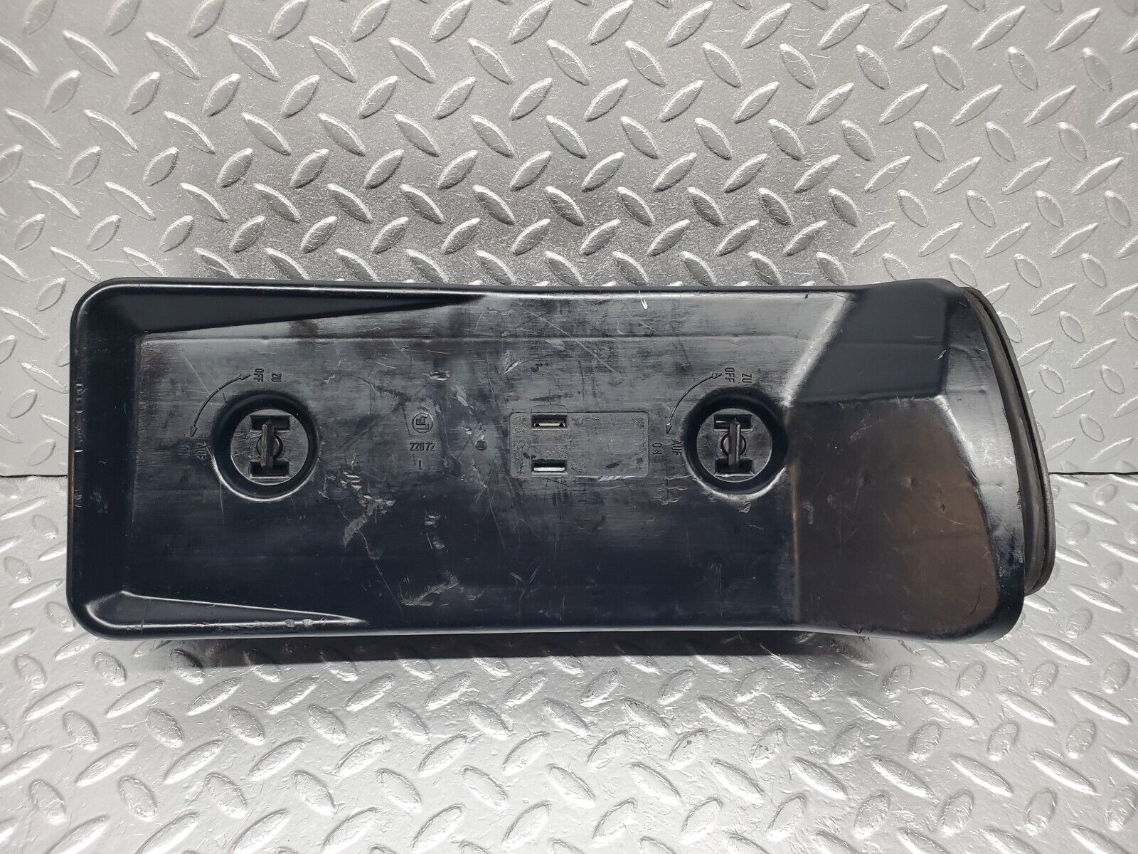 45828 Mercedes-Benz W126 420SE Tail Light & Bulb Holder Left Side 22072