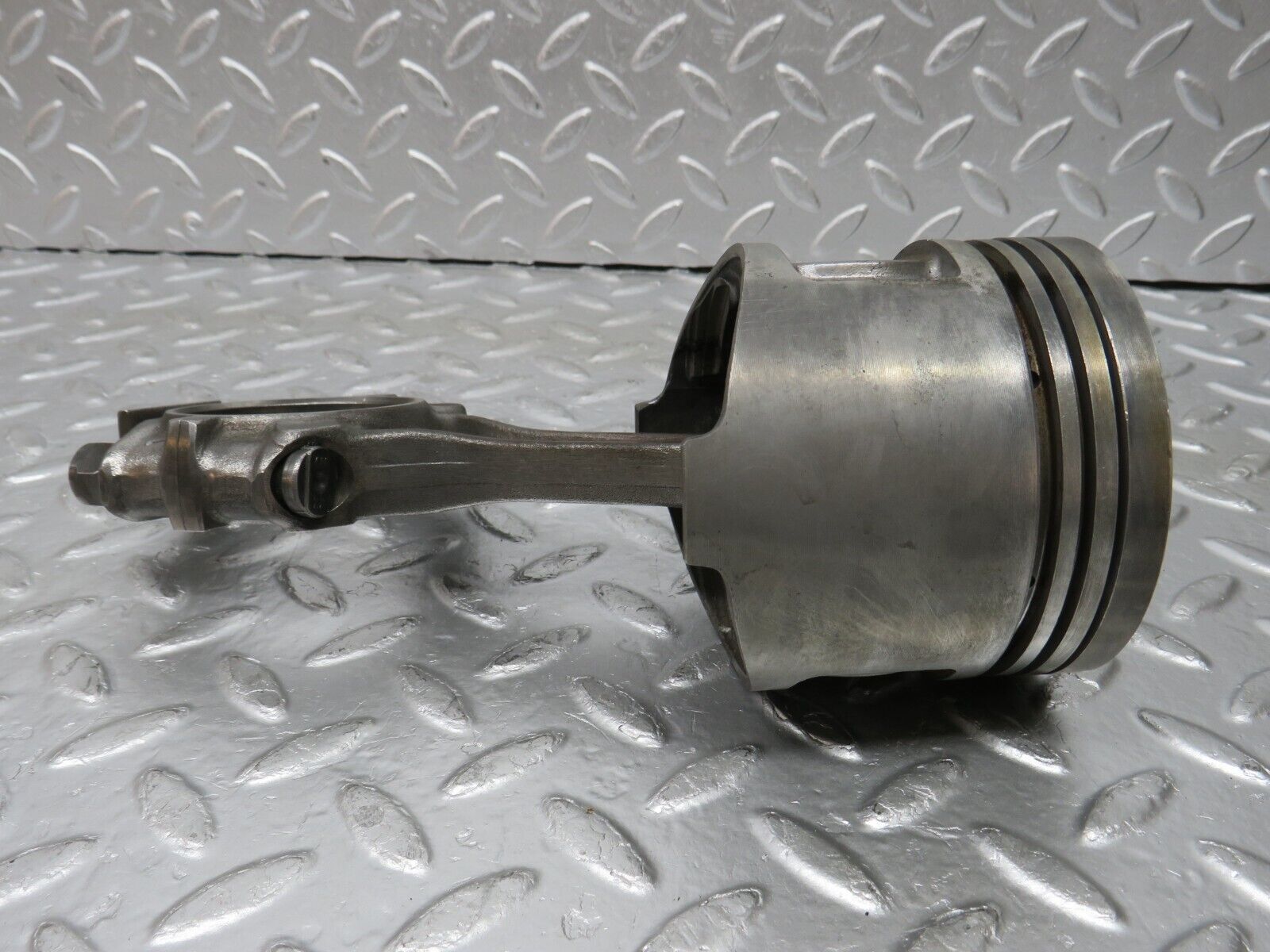 32989 Mercedes-Benz C107 R107 350 V8 Piston With Connecting Rod 92mm 11607