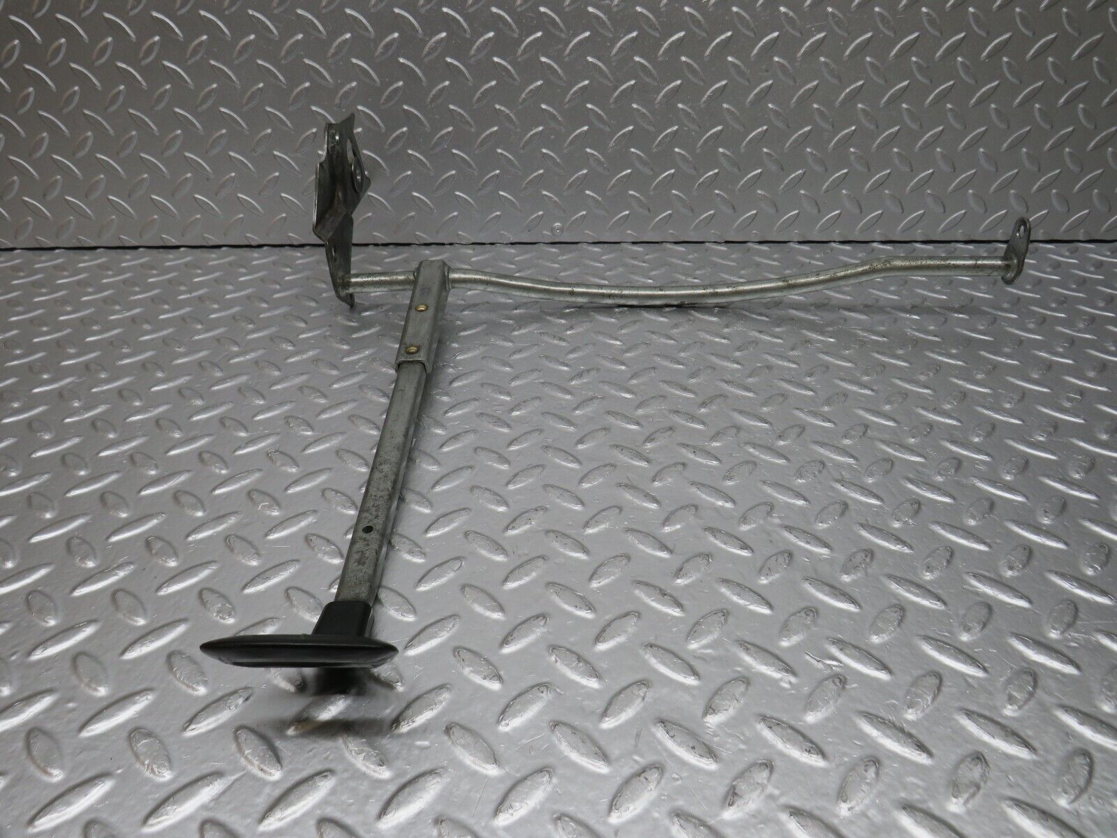 33205 Mercedes-Benz C107 R107 Front Left Seat Sliding Adjust Handle