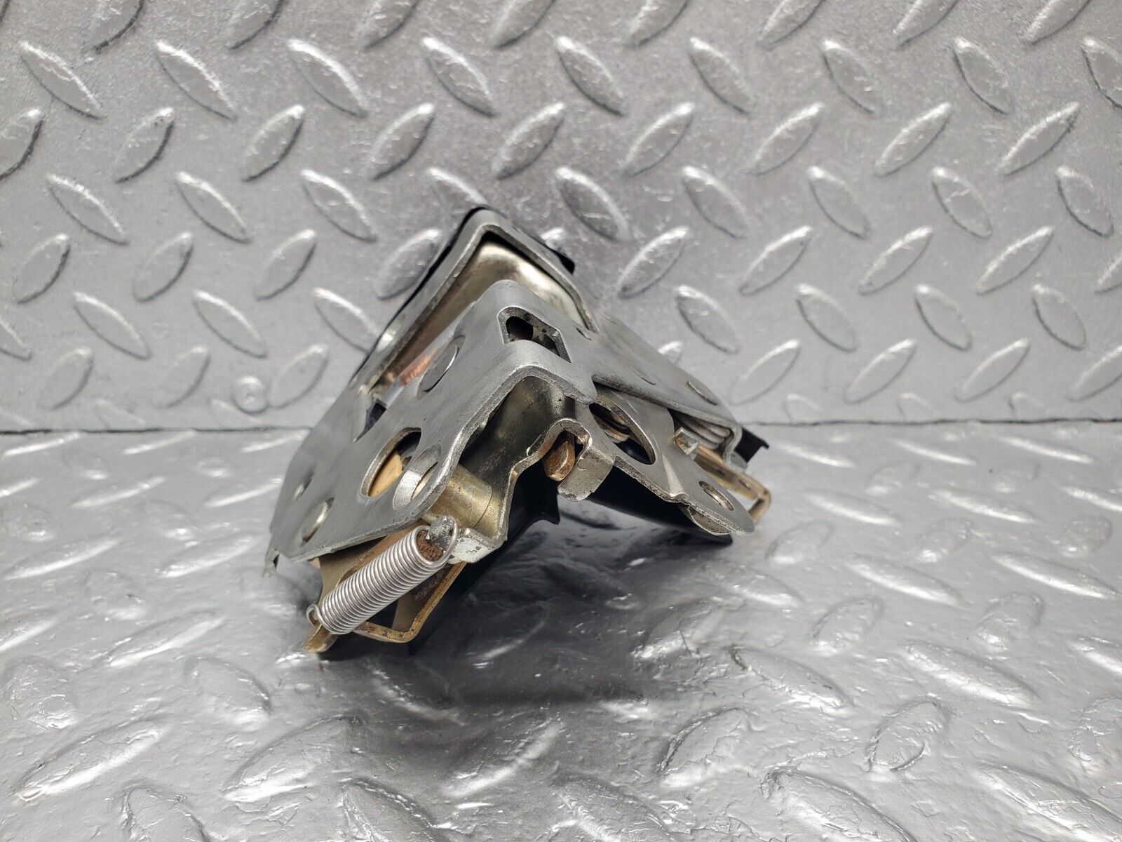 46383 Mercedes-Benz C123 280CE Coupe Left Door Lock Mechanism 1237230308