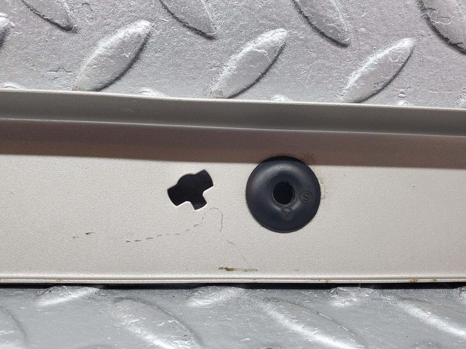 45662 Mercedes-Benz W126 420SE Under Headlight Trim Left Side