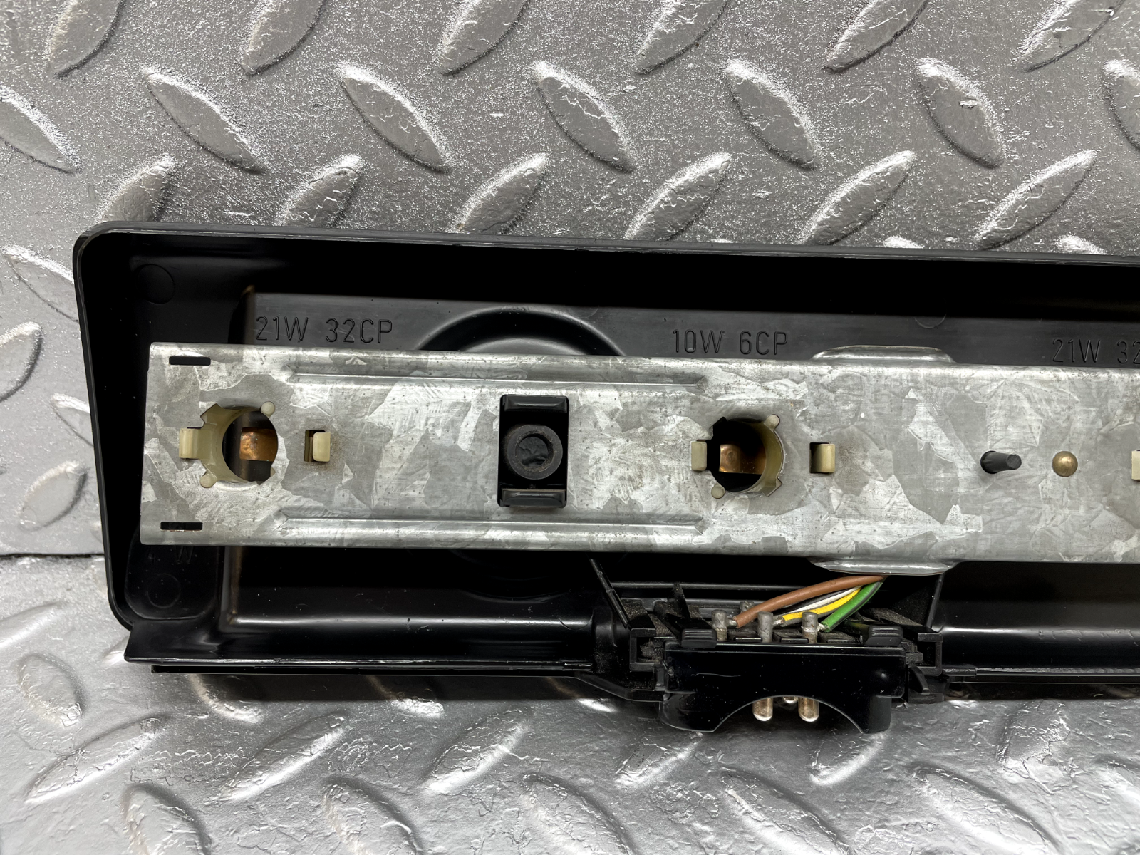 44277 Mercedes-Benz W123 280E Tail Light Bulb Holder Left Side 22064L