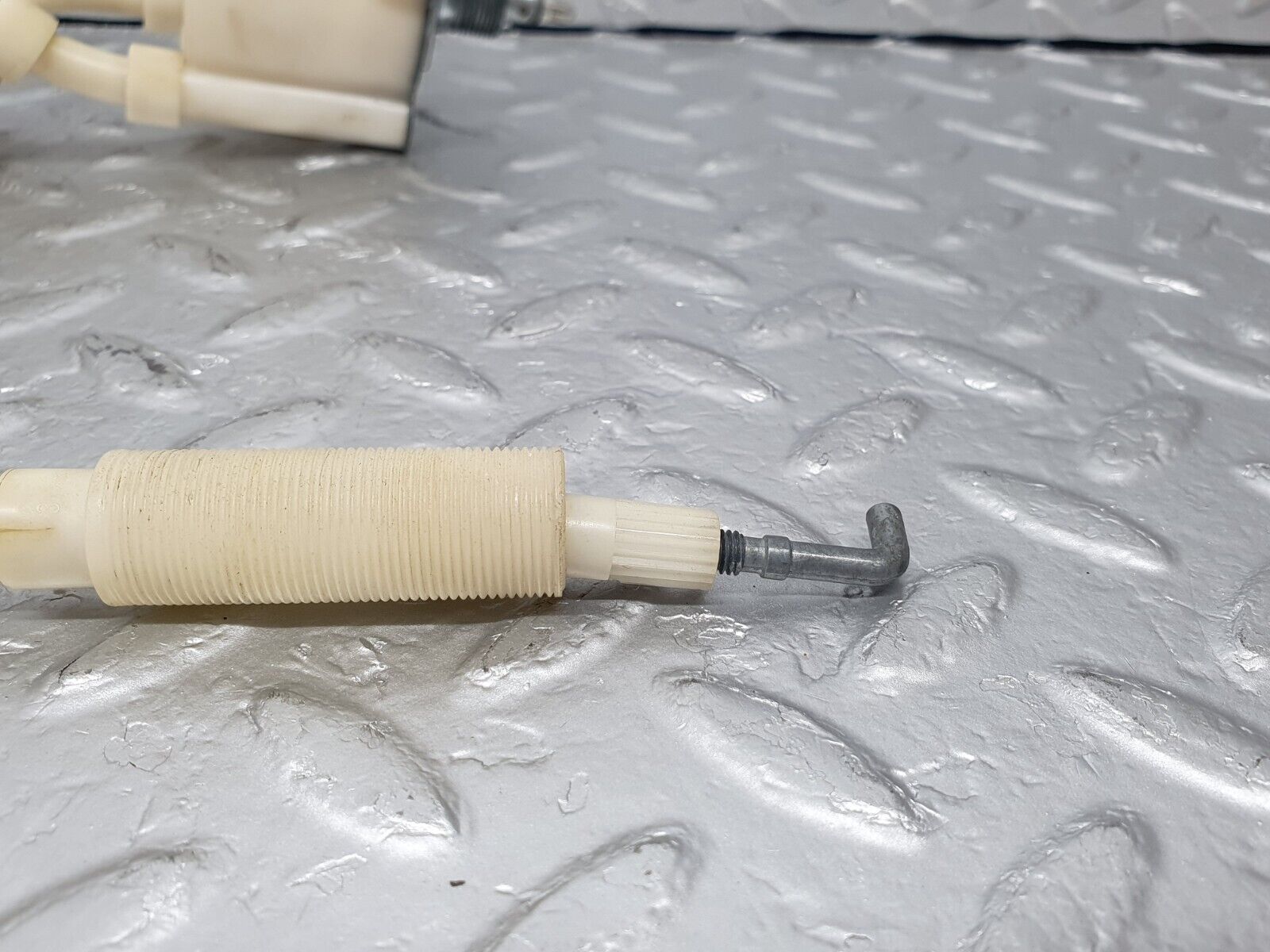 43645 Mercedes-Benz C126 380SEC Coupe Heater Regulator 1268300485